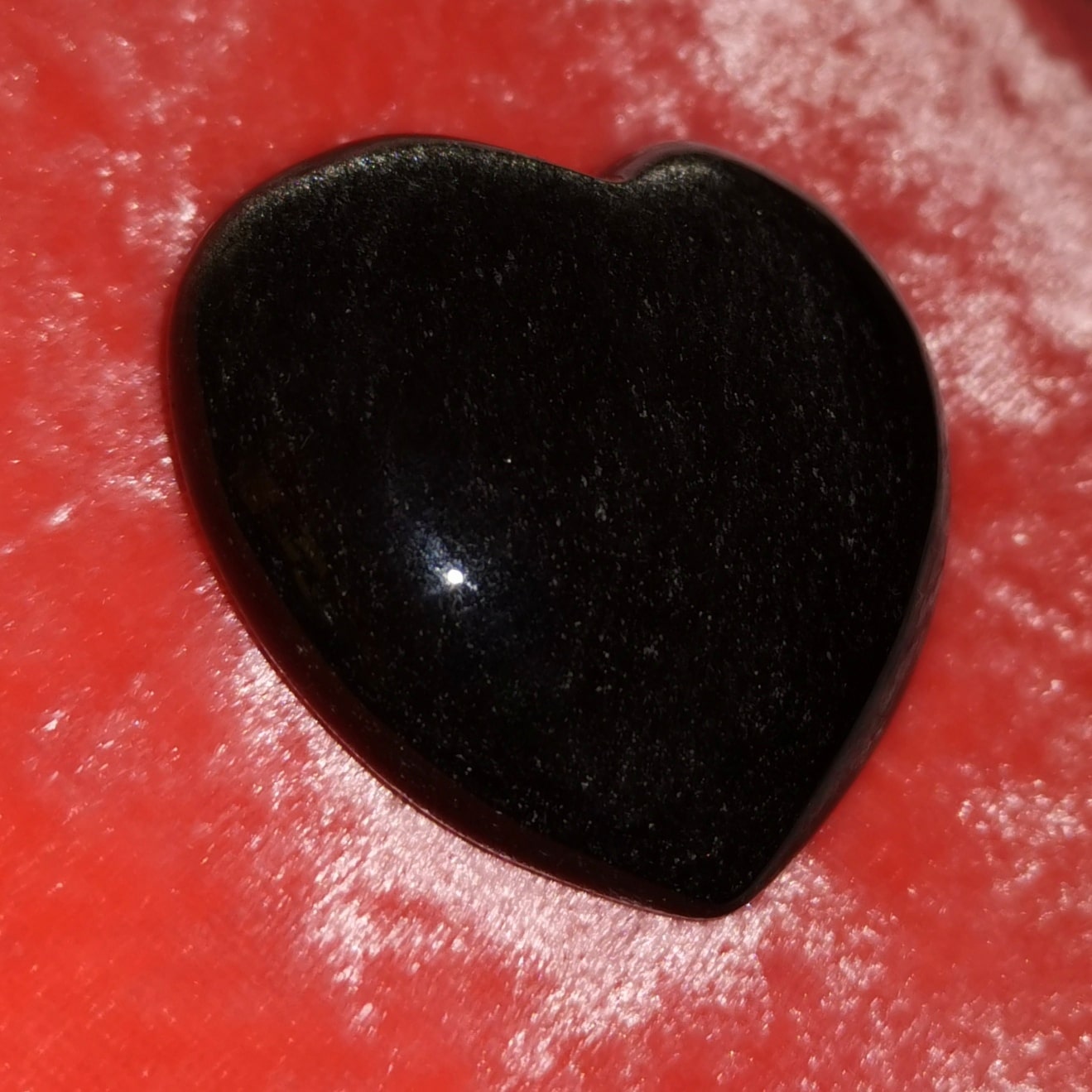 Gold Obsidian Edelstein Herz – geweiht für Balance, Schutz & innere Stärke