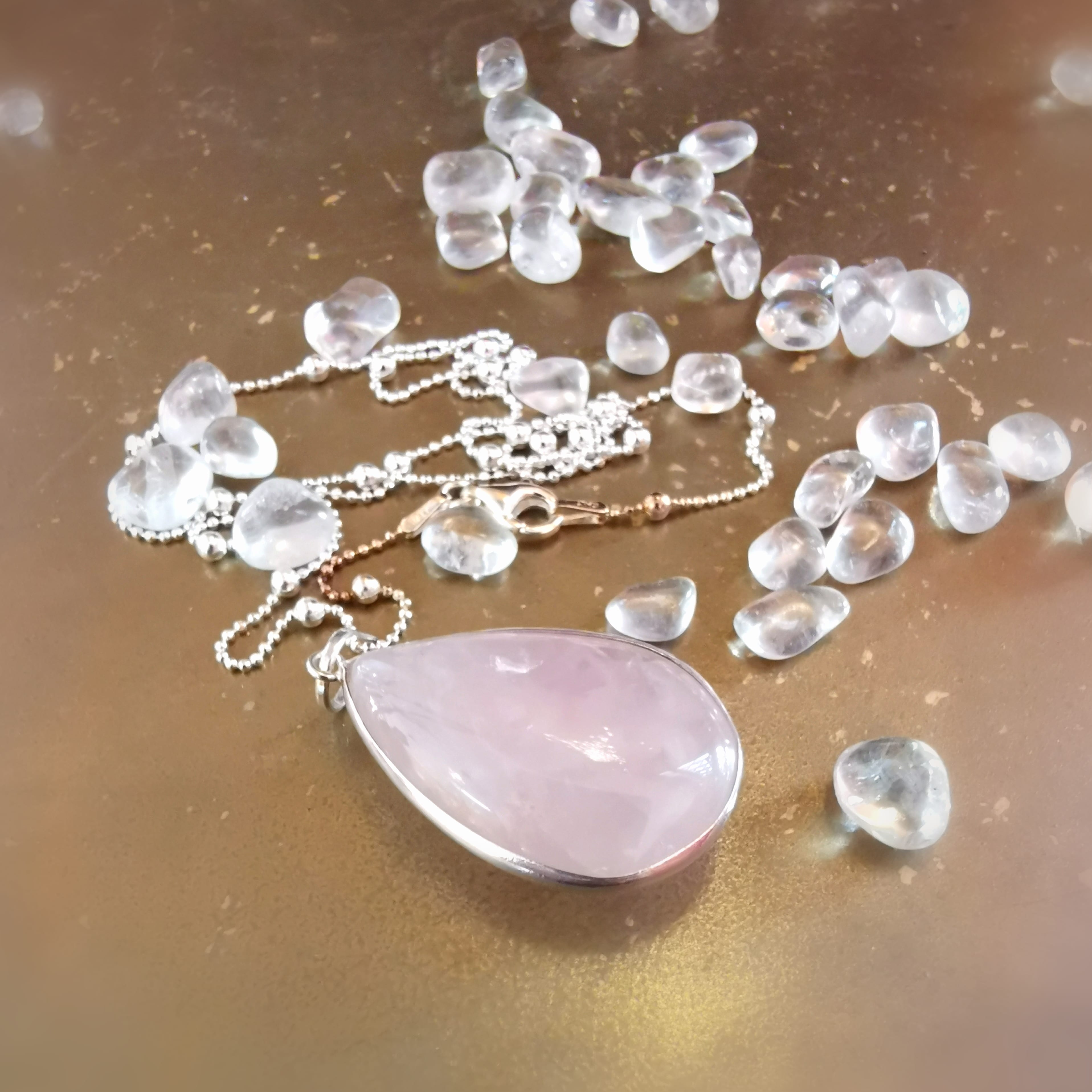 Rosenquarz Tropfen Edelstein Kette, geweiht für Liebe & Herzöffnung