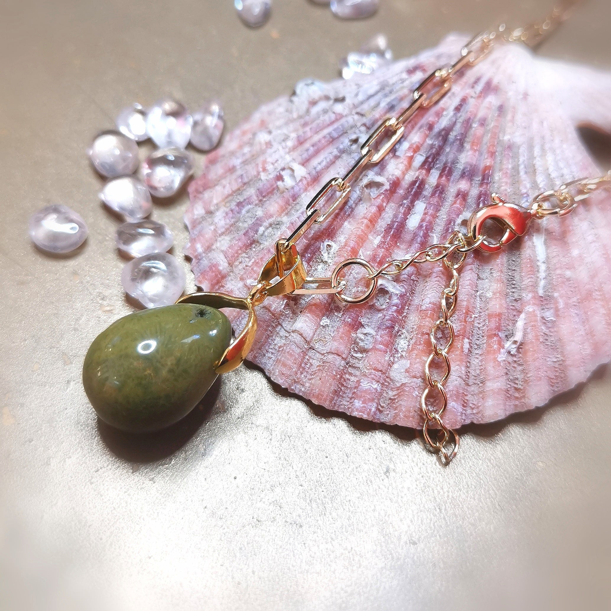 Ozean Jaspis Karma Edelstein Gold Kette – geweiht für innere Weite & Vertrauen