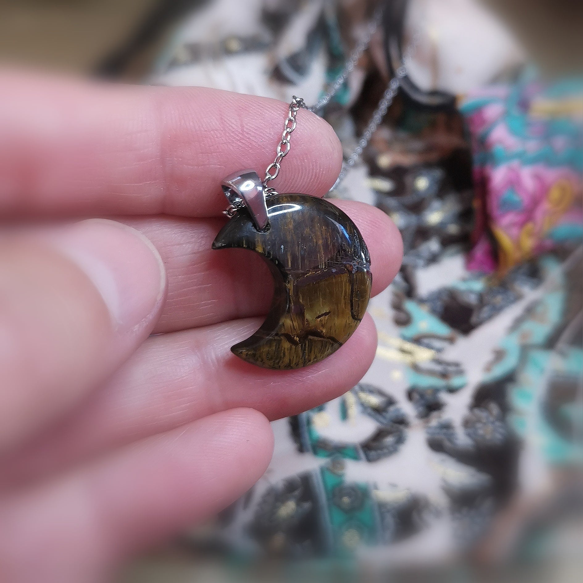 Tigerauge Mond Edelstein Anhänger – Edelstahl Kette, für Schutz & innere Stärke