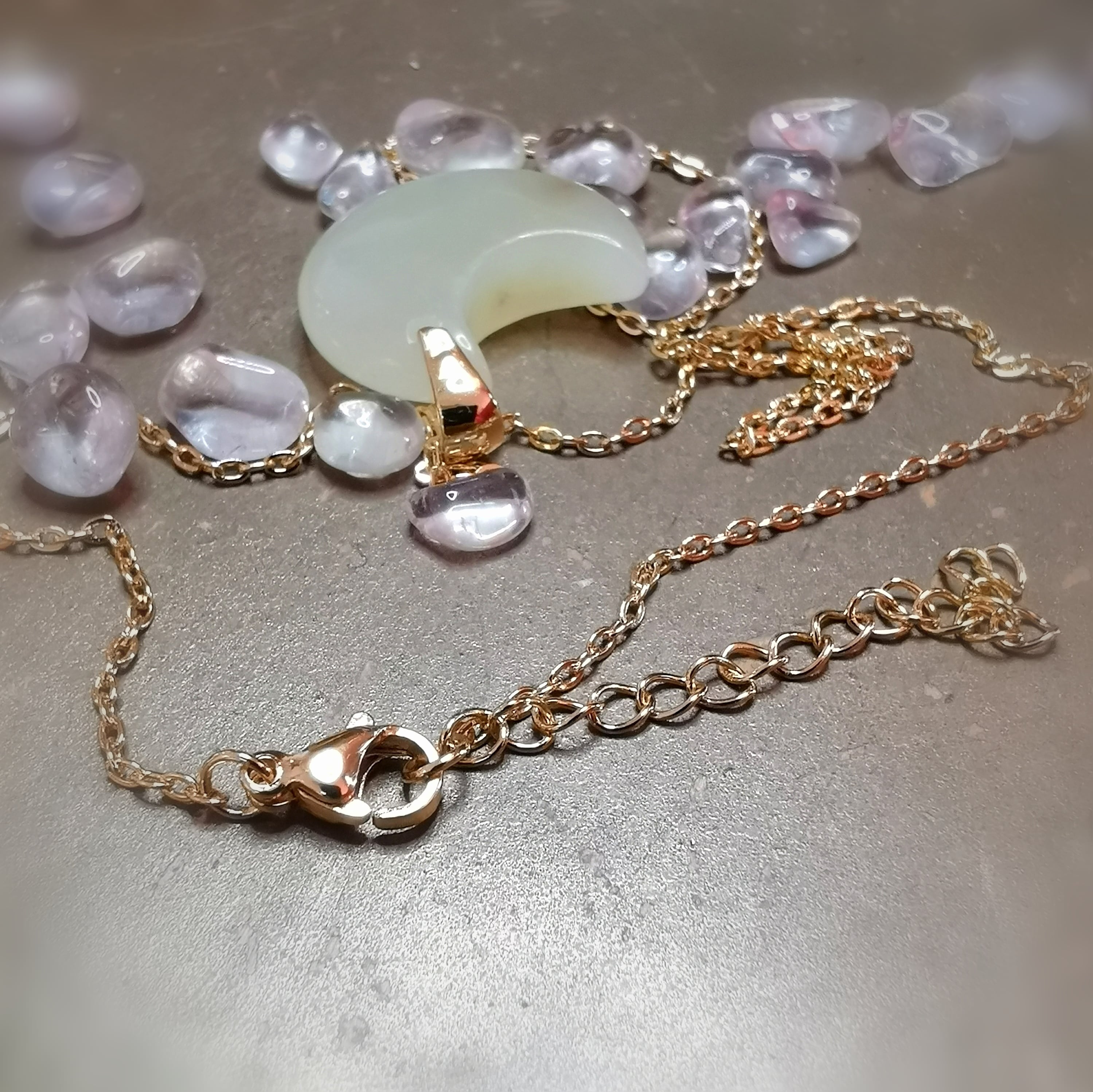 Jade Mond Edelstein Kette – Gold Edelstahl, für Harmonie & inneren Frieden