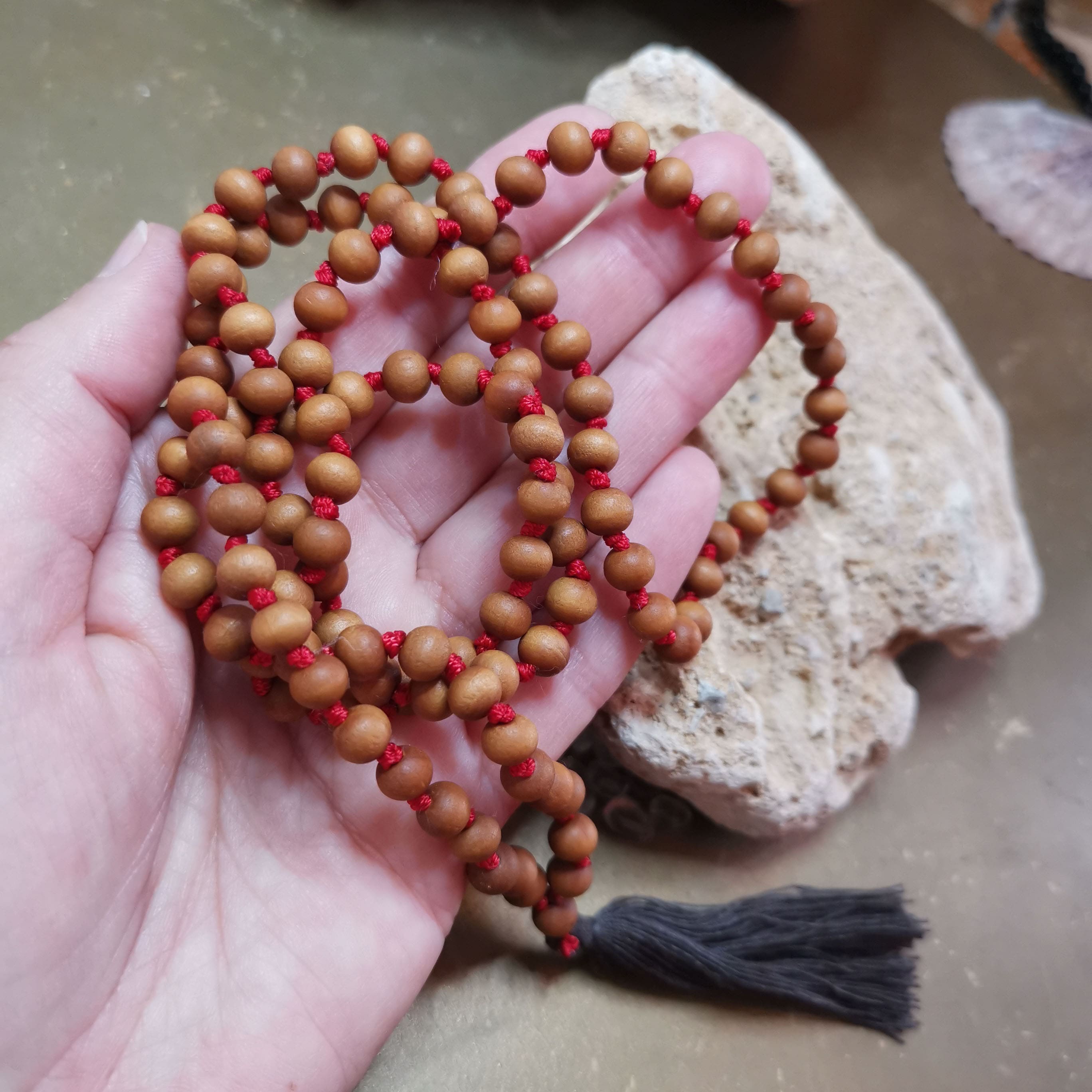Sandelholz Mala – geweiht für Sanftheit, Frieden & innere Ruhe
