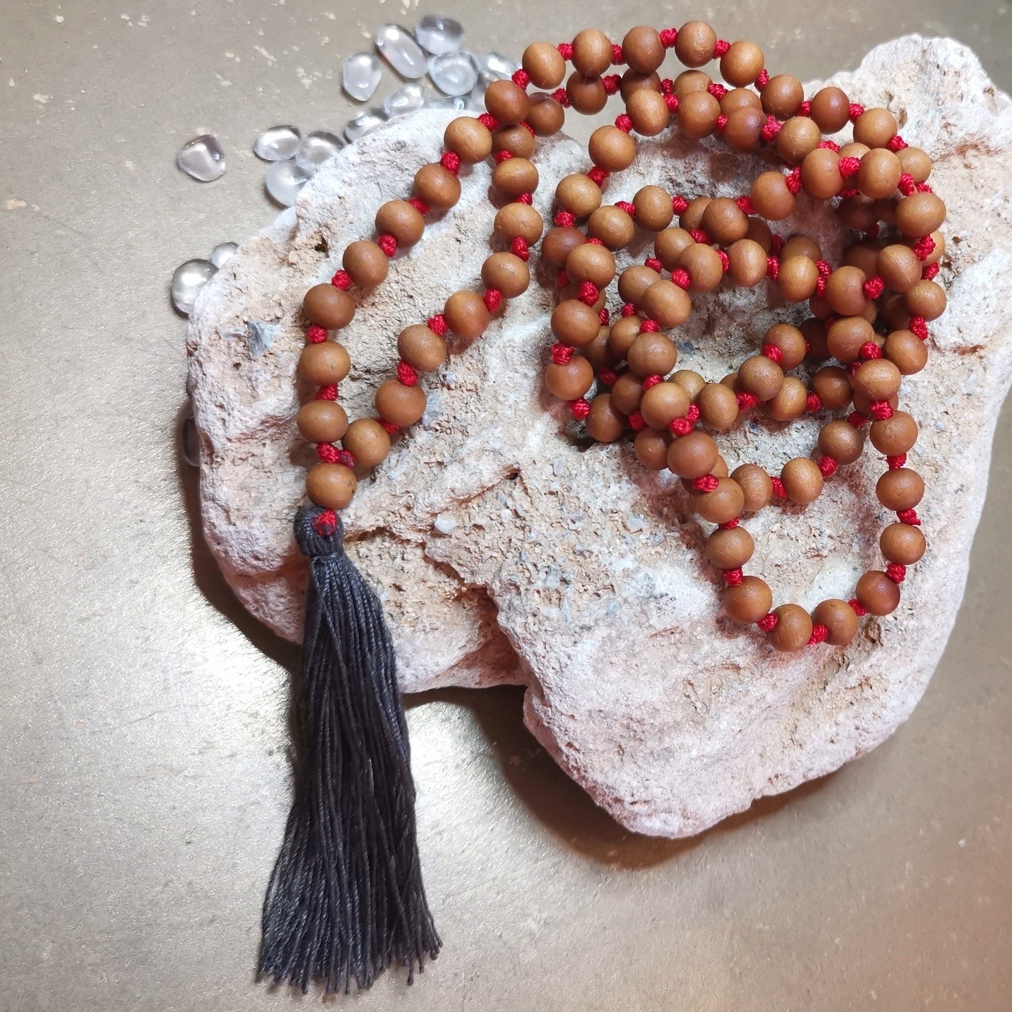 Sandelholz Mala – geweiht für Sanftheit, Frieden & innere Ruhe