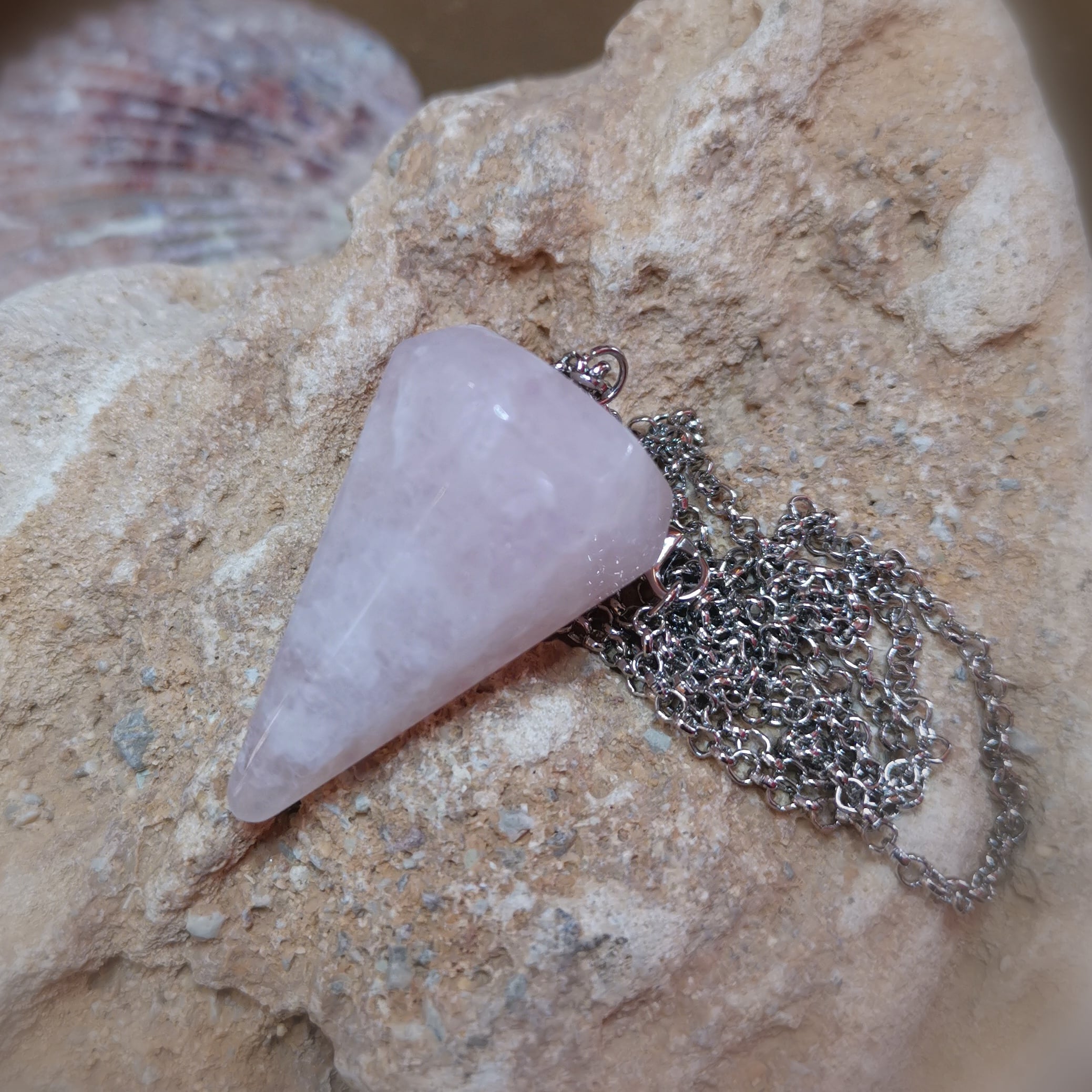 Rosenquarz Pendel Kette – geweiht für Liebe & innere Klarheit
