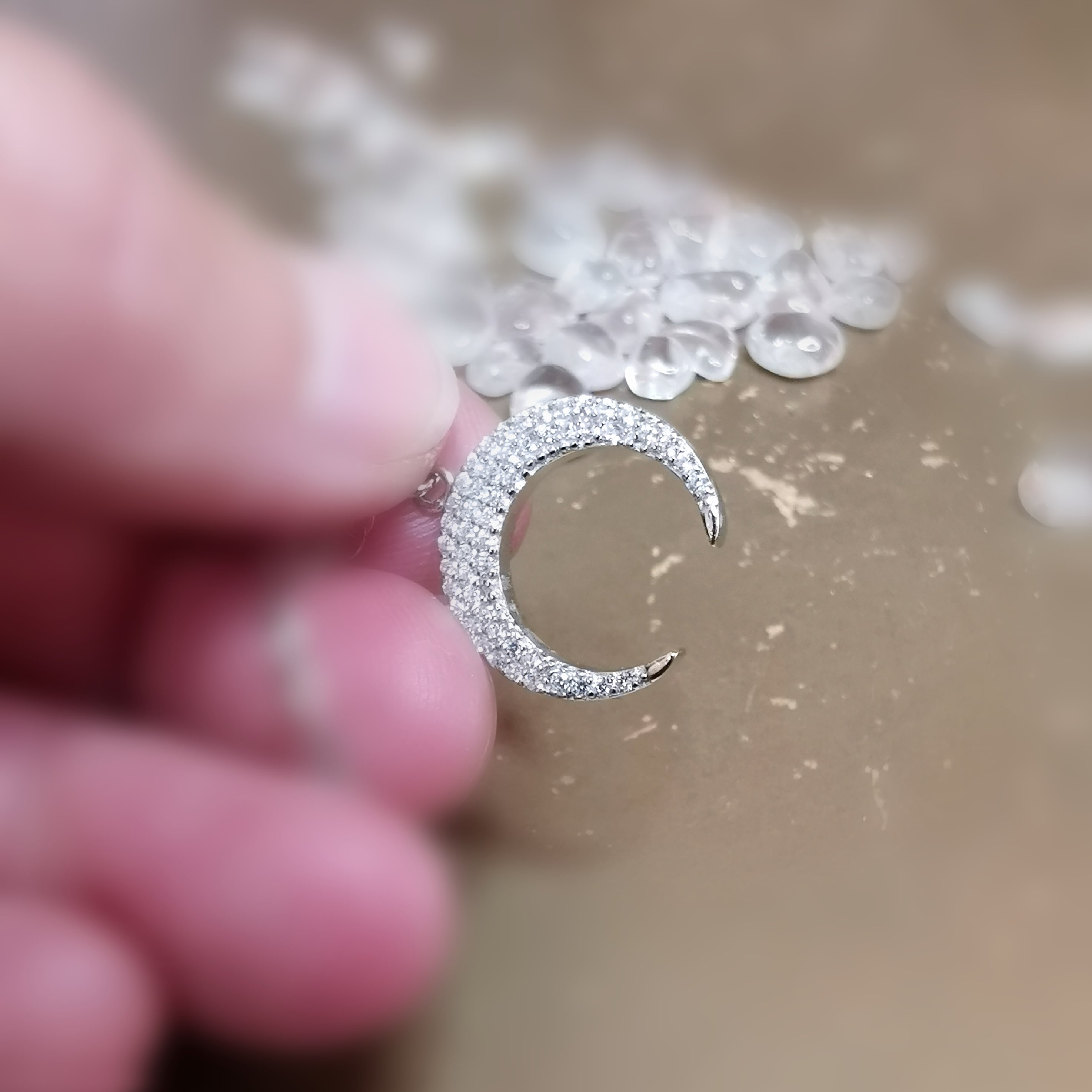 Neumond Zirkon Kette – geweiht für Klarheit, Neubeginn & Lichtenergie