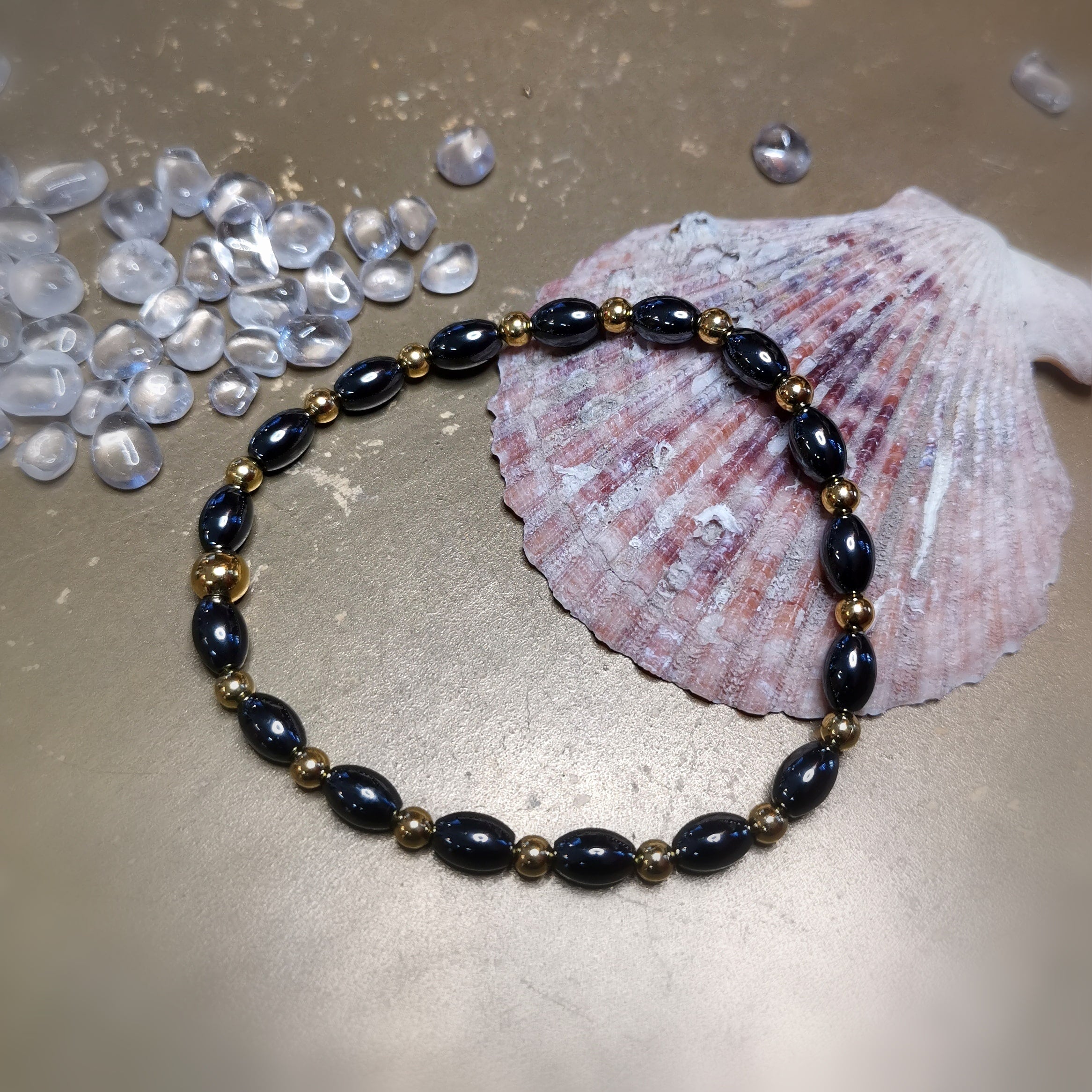 Hämatit Karma Edelstein Armband – geweiht für Stärke & innere Balance