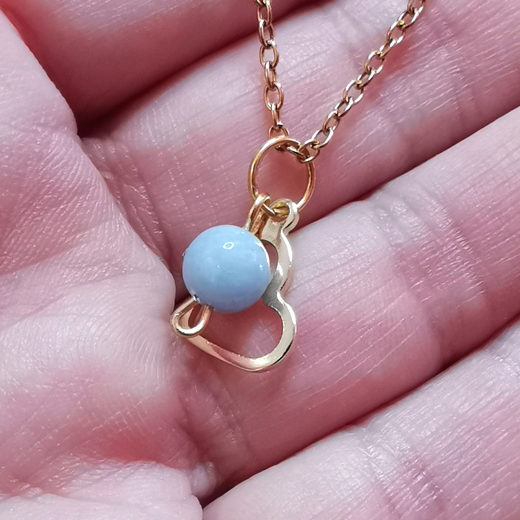 Angelit Herz Edelstein Gold Kette – liebevoll behütet & für Frieden & Sanftheit