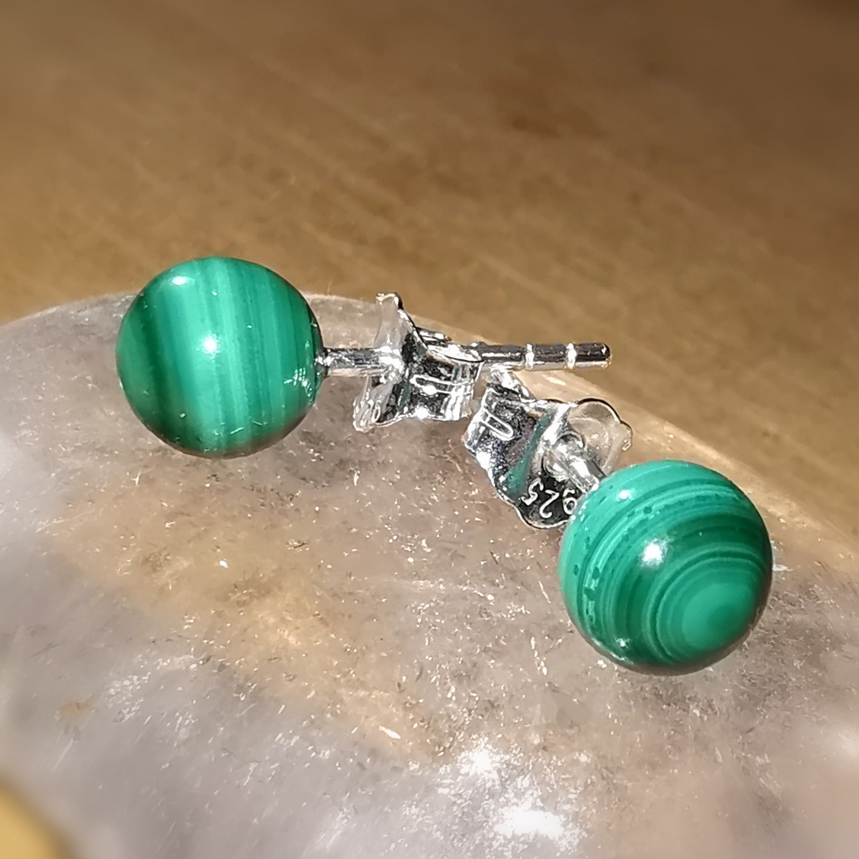 Malachit Edelstein Ohrstecker – geweiht für Herzstärke & Balance