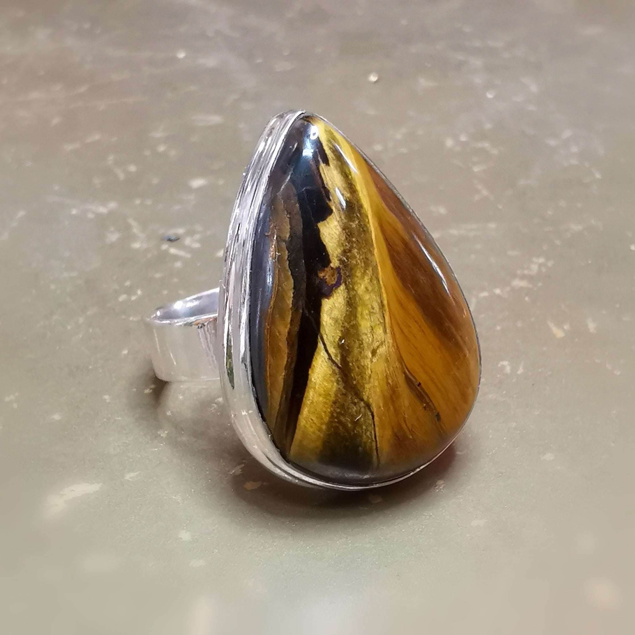 Tigerauge Edelstein Tropfen Ring – geweiht für Mut, Klarheit & innere Stärke