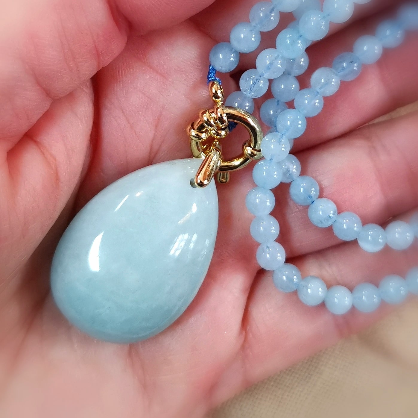 Aquamarin Edelstein Collier „ich bin“ – geweiht für Klarheit, Ruhe & Selbstausdruck