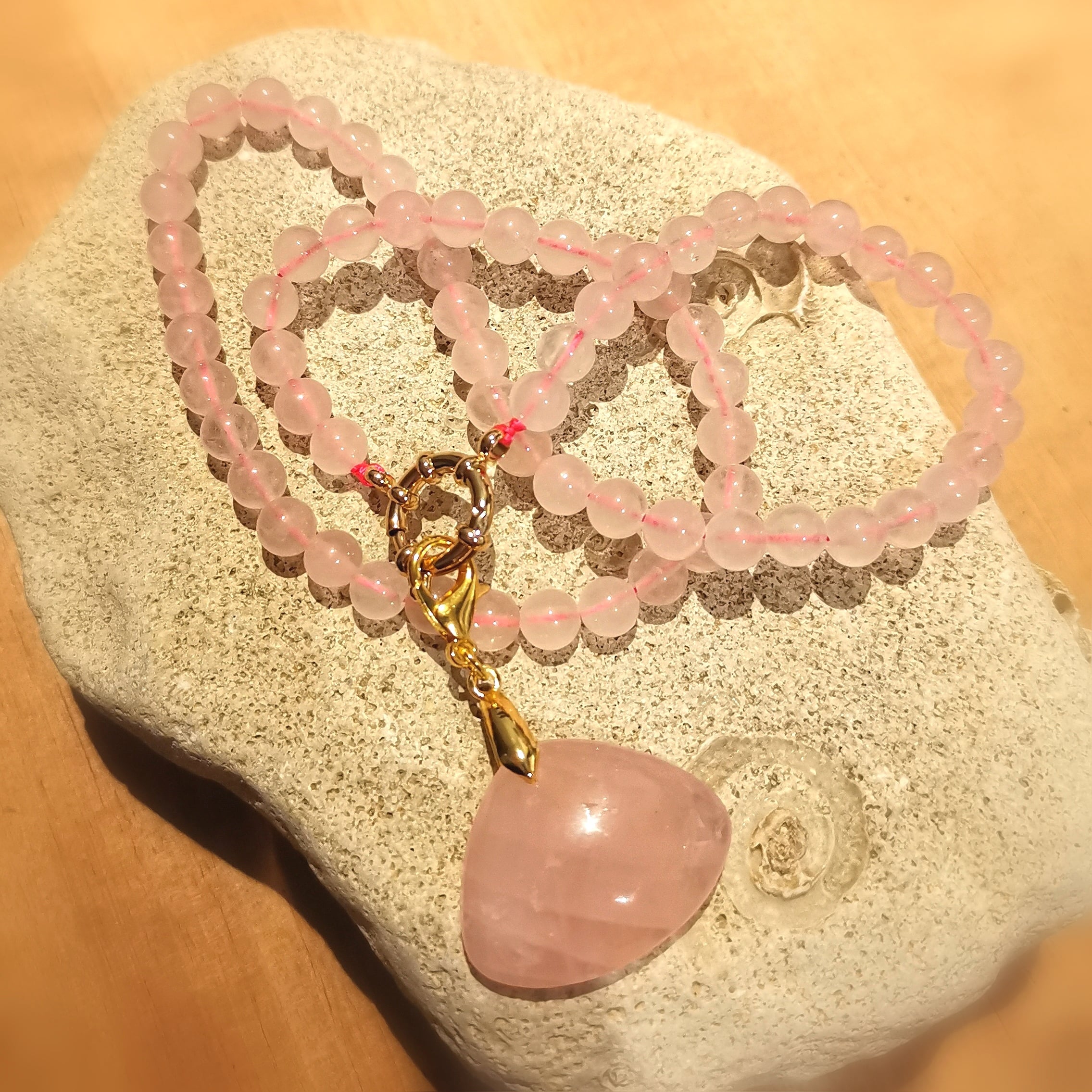 Rosenquarz Edelstein Karma Gold Kette – geweiht für Liebe, Harmonie & Herzöffnung
