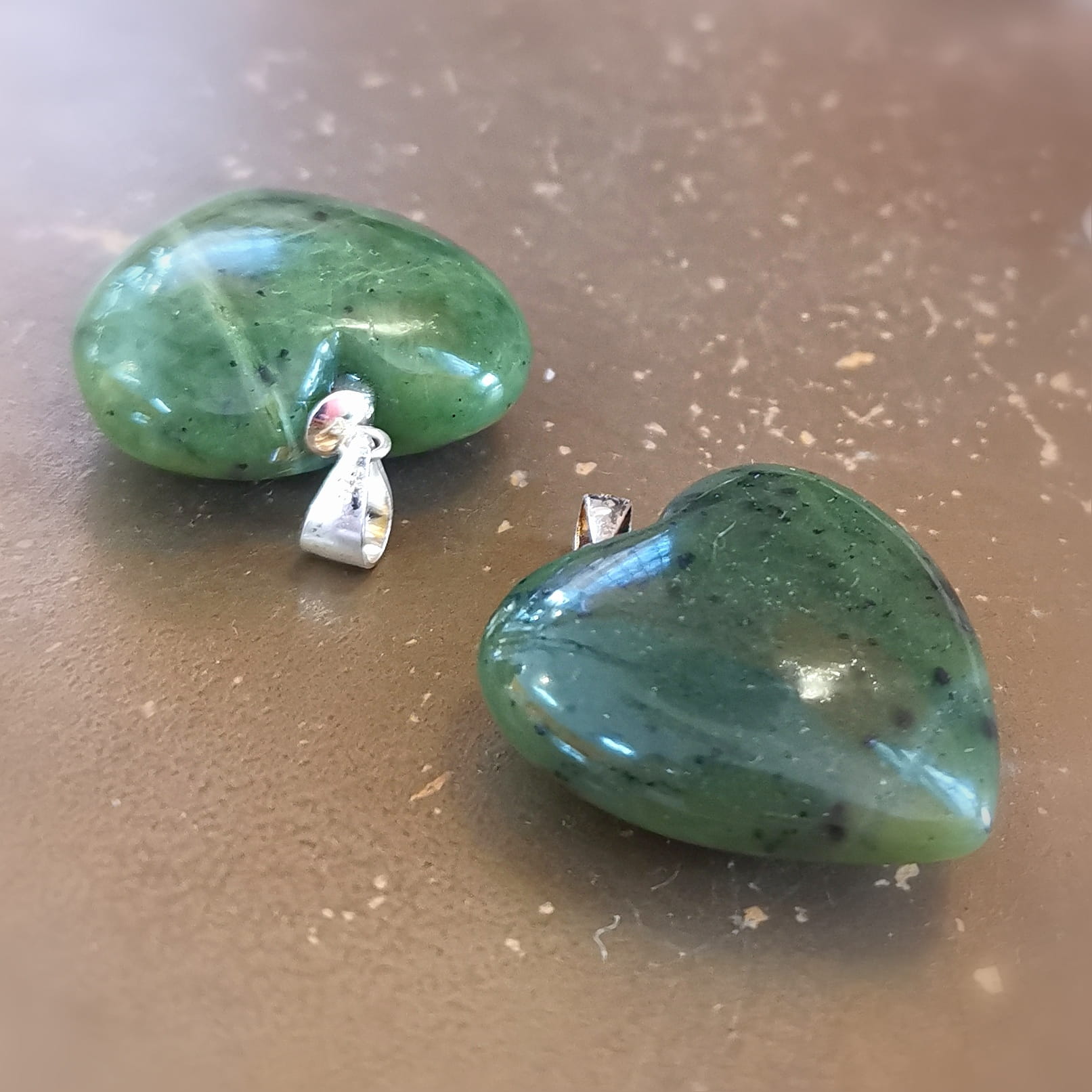 Nephrit Jade Edelstein Herz Anhänger – geweiht für Hoffnung & innere Harmonie