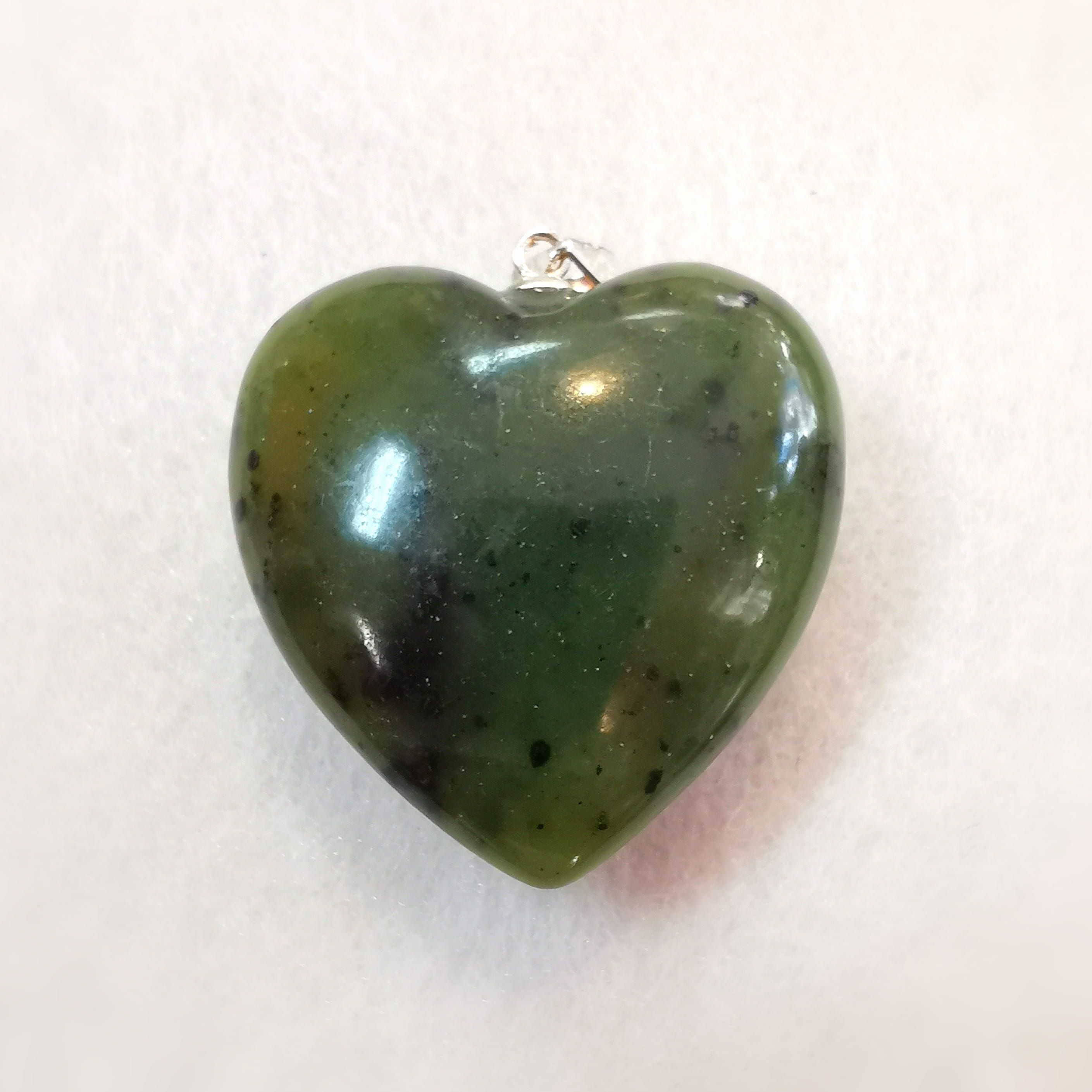 Nephrit Jade Edelstein Herz Anhänger – geweiht für Hoffnung & innere Harmonie