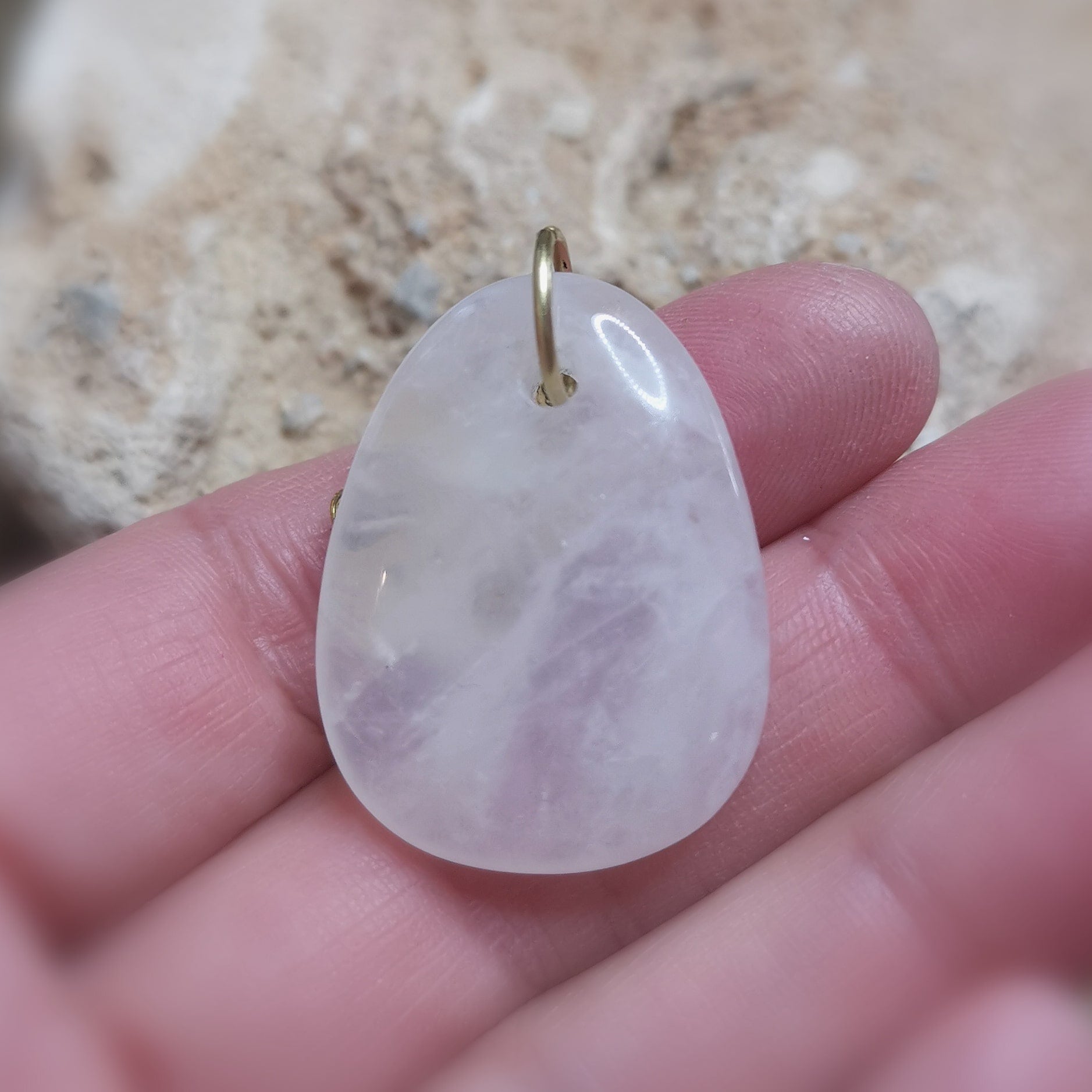 Rosenquarz Edelstein Anhänger – mit Schutzengel Charm · Gold Edelstahl · Liebe & Trost