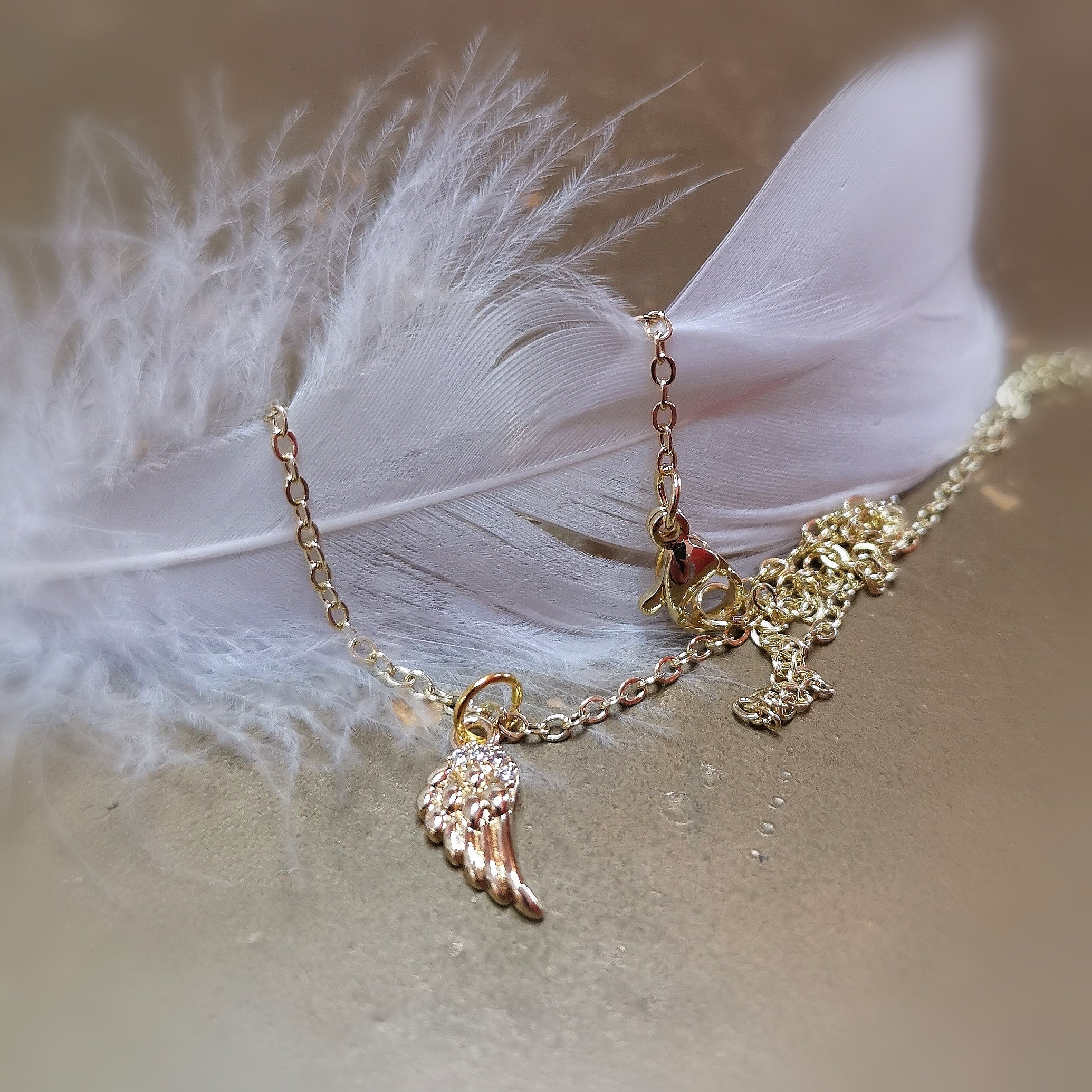 Engelsflügel Zirkon Karma Kette – Gold Edelstahl · für Licht, Schutz & liebevolle Führung