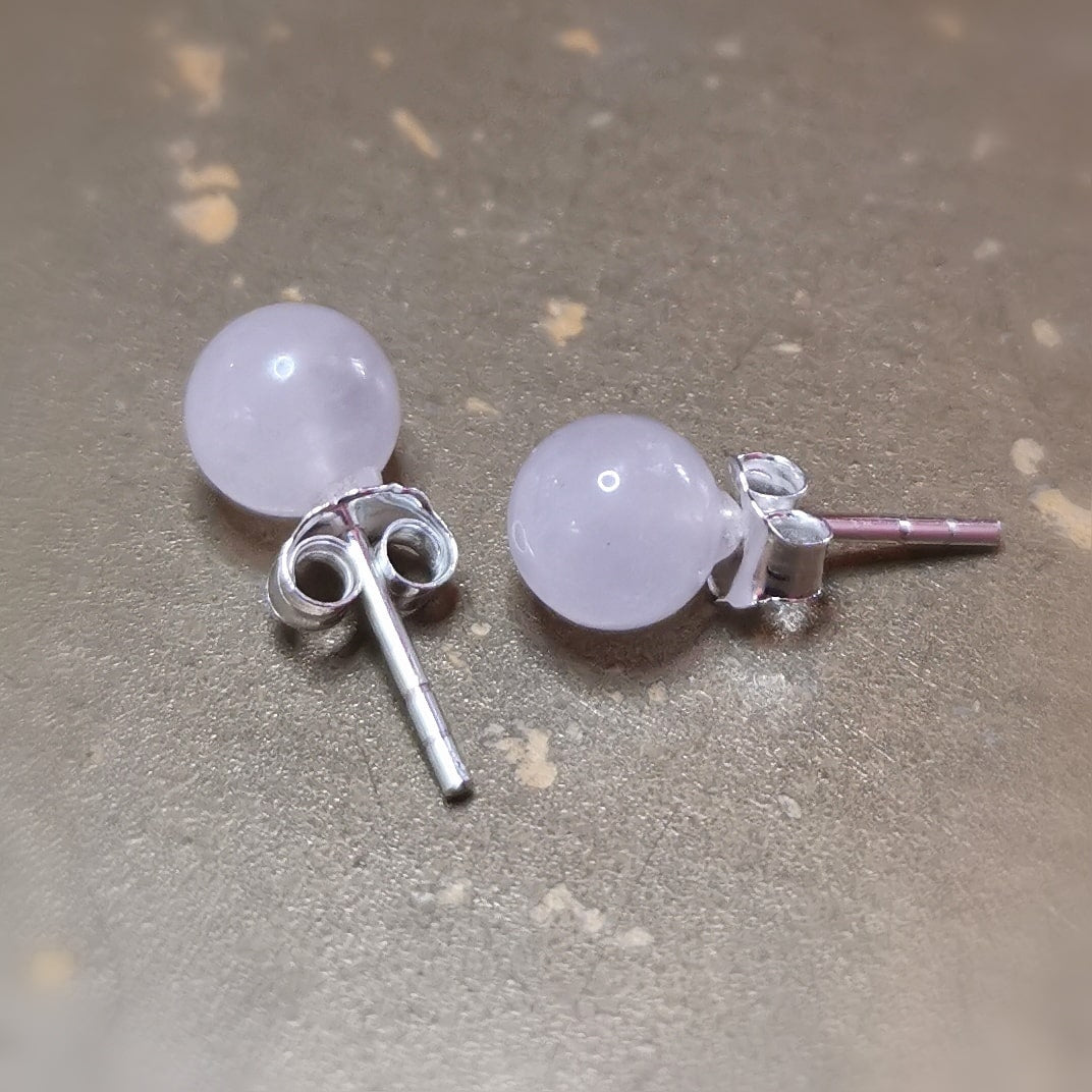 Rosenquarz Edelstein Ohrstecker – 6 mm · Sterlingsilber · geweiht für Liebe & Harmonie
