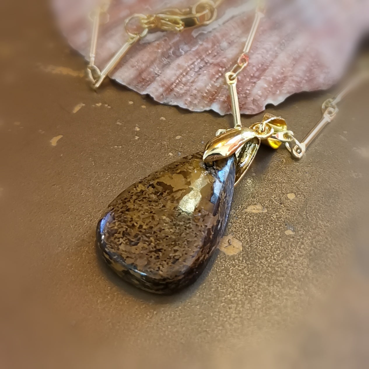 Bronzit Edelstein Karma Kette – Gold Edelstahl · Erdung, Stärke & innere Ruhe