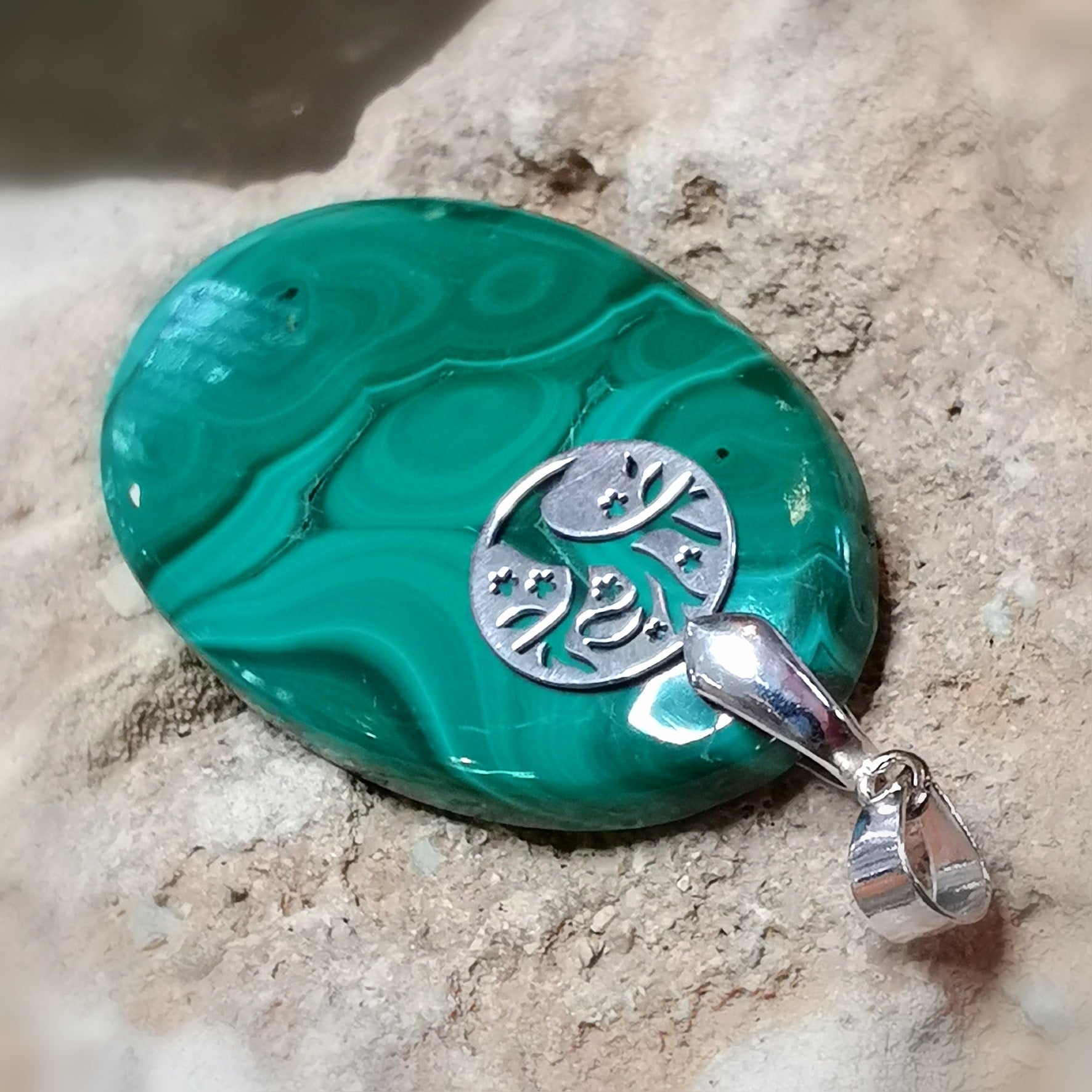 Malachit Platte XL Edelstein Amulett mit Lebensbaum – für Herzöffnung & Schutz