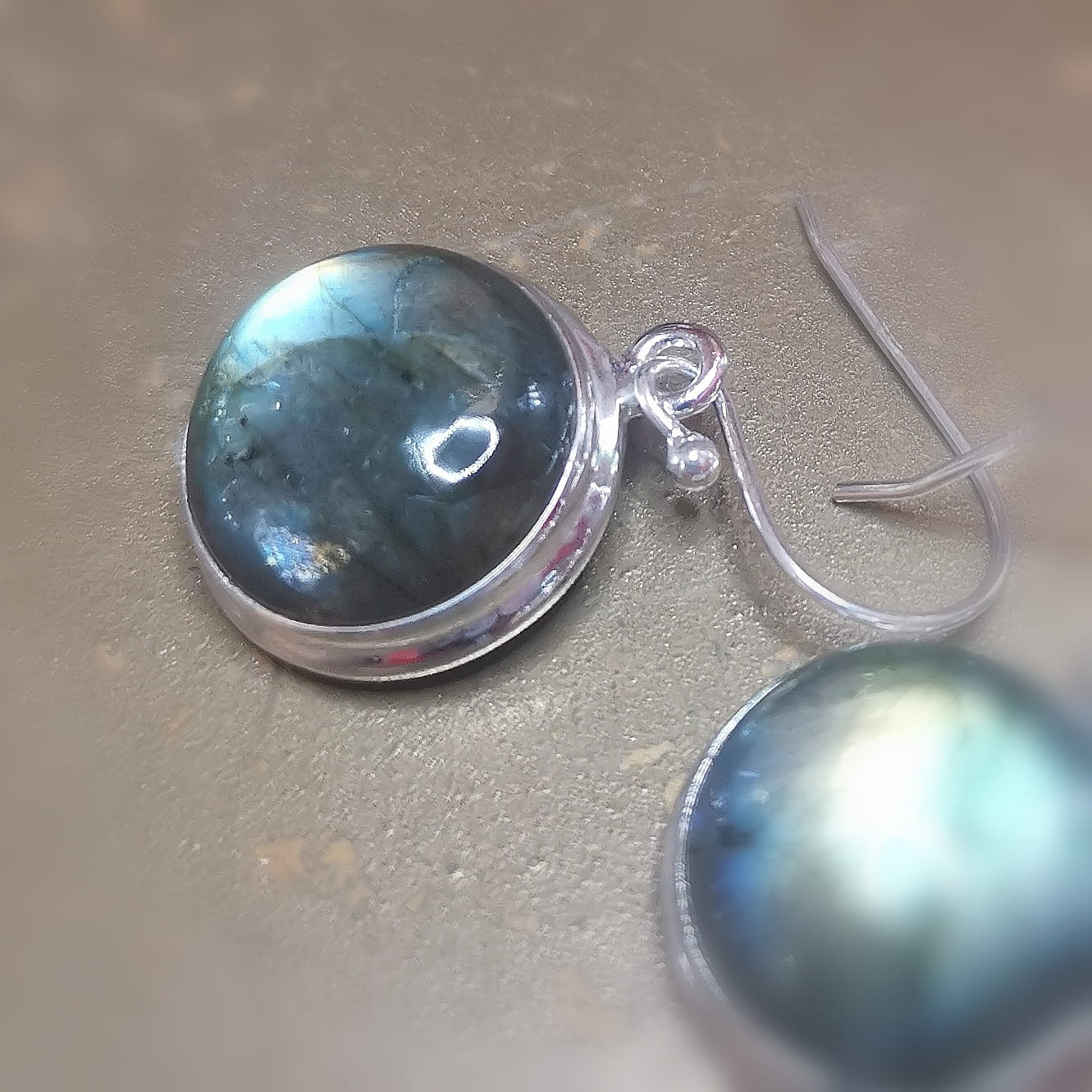 Labradorit AA Heilstein Yoga Ohrringe – für Harmonie, Intuition & innere Tiefe