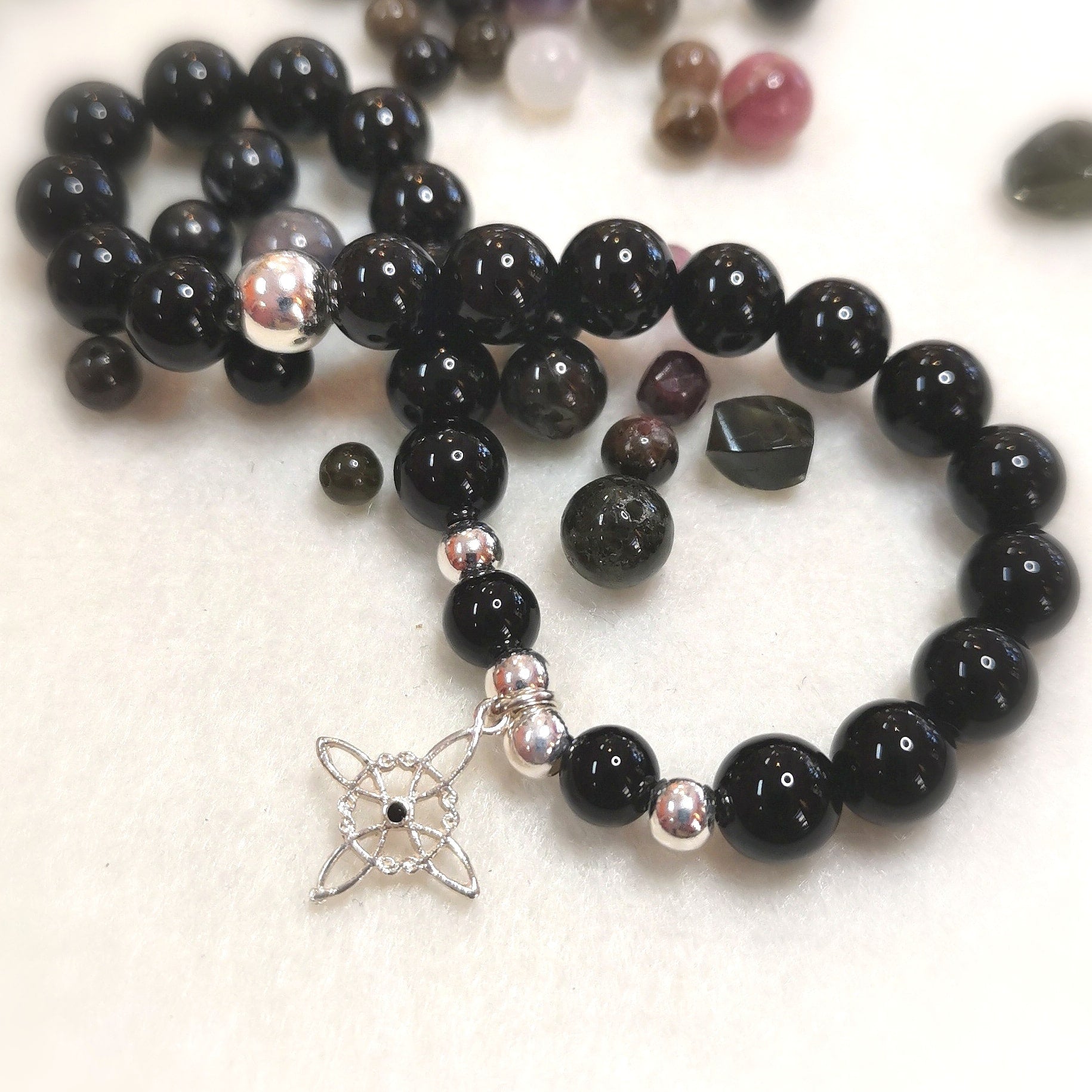 Onyx Hexenknoten Karma Edelstein Armband XL – geweiht für Schutz & innere Stärke