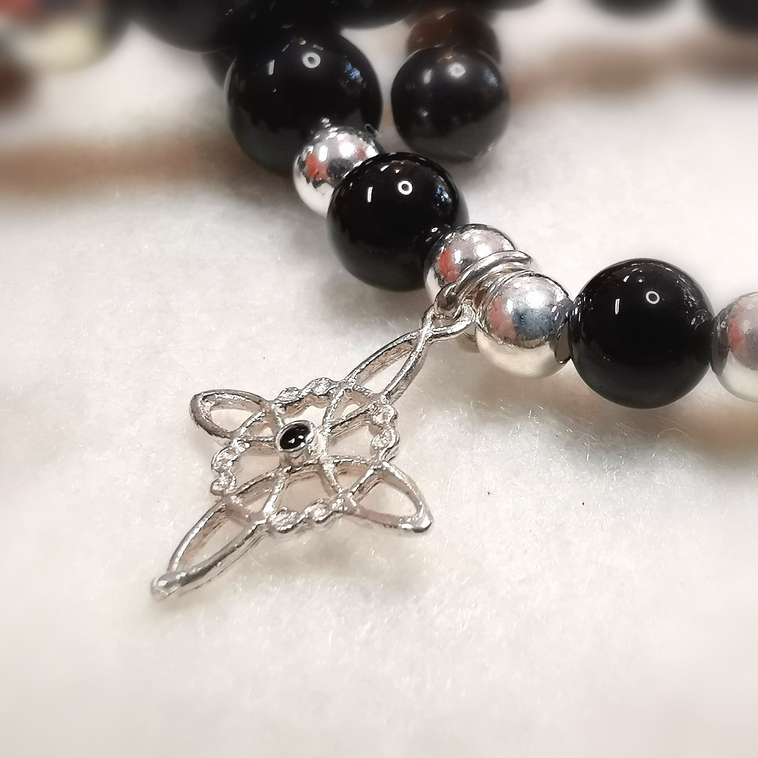 Onyx Hexenknoten Karma Edelstein Armband XL – geweiht für Schutz & innere Stärke