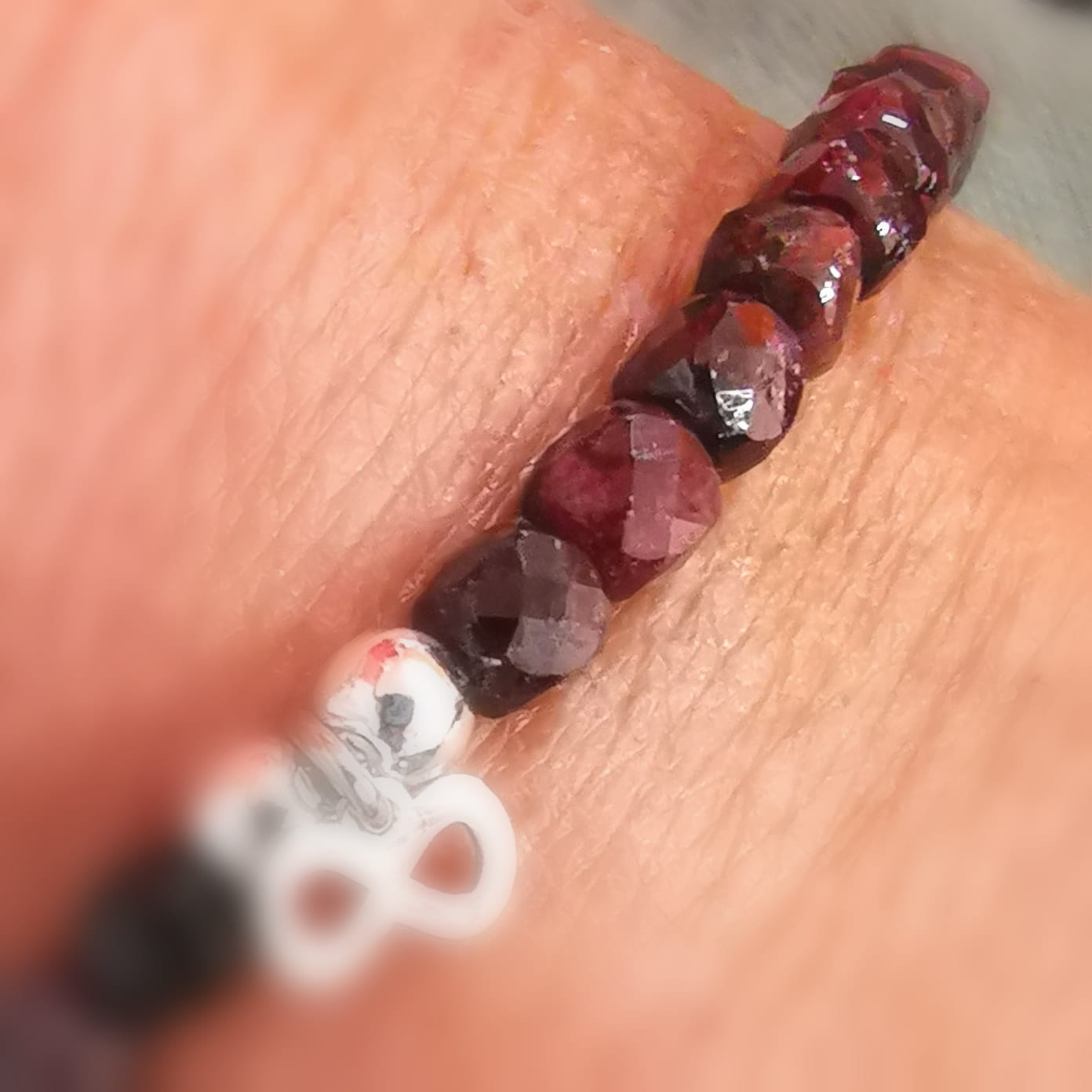 Granat Infinity Karma Edelstein Yoga Armband – geweiht für Kraft & Liebe