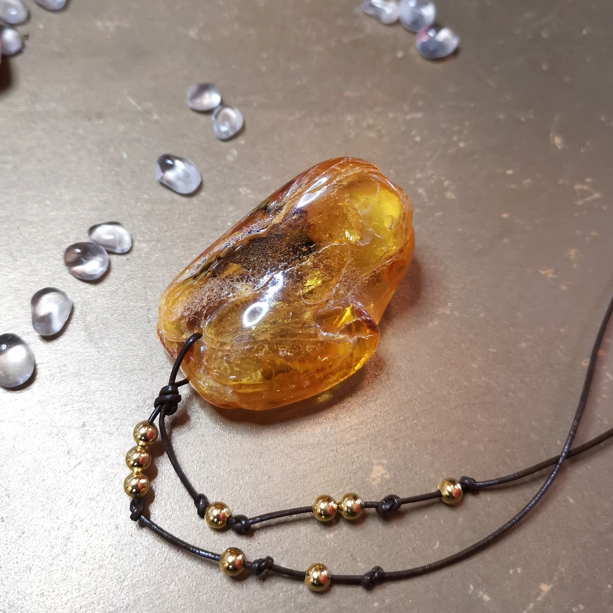 Bernstein Natur Nugget XL Leder Chakra Kette – für Innere Sonne & selbstbewusste Strahlkraft