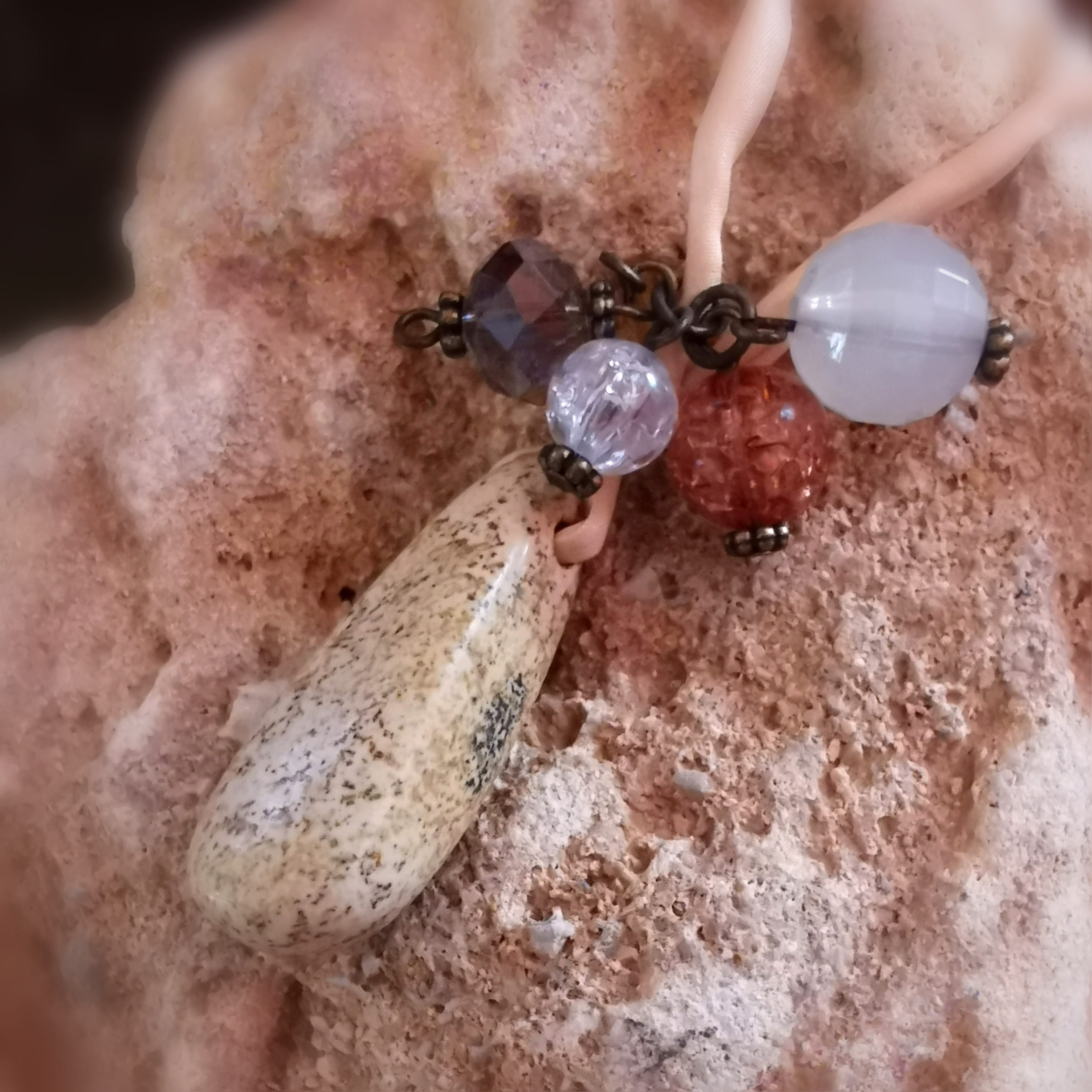 Bilder Jaspis Karma Edelstein Seiden Karma Kette – geweiht für Erdung & Weitblick