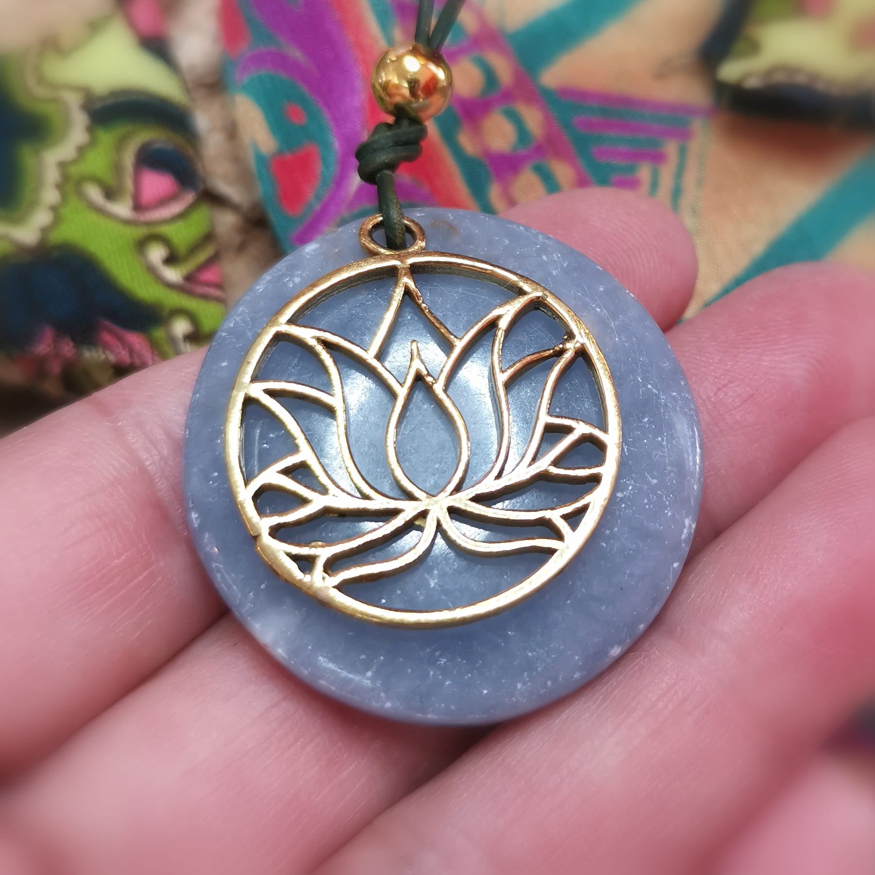 Collar de loto con gema angelita Karma: consagrado para la paz, la confianza y la claridad espiritual.