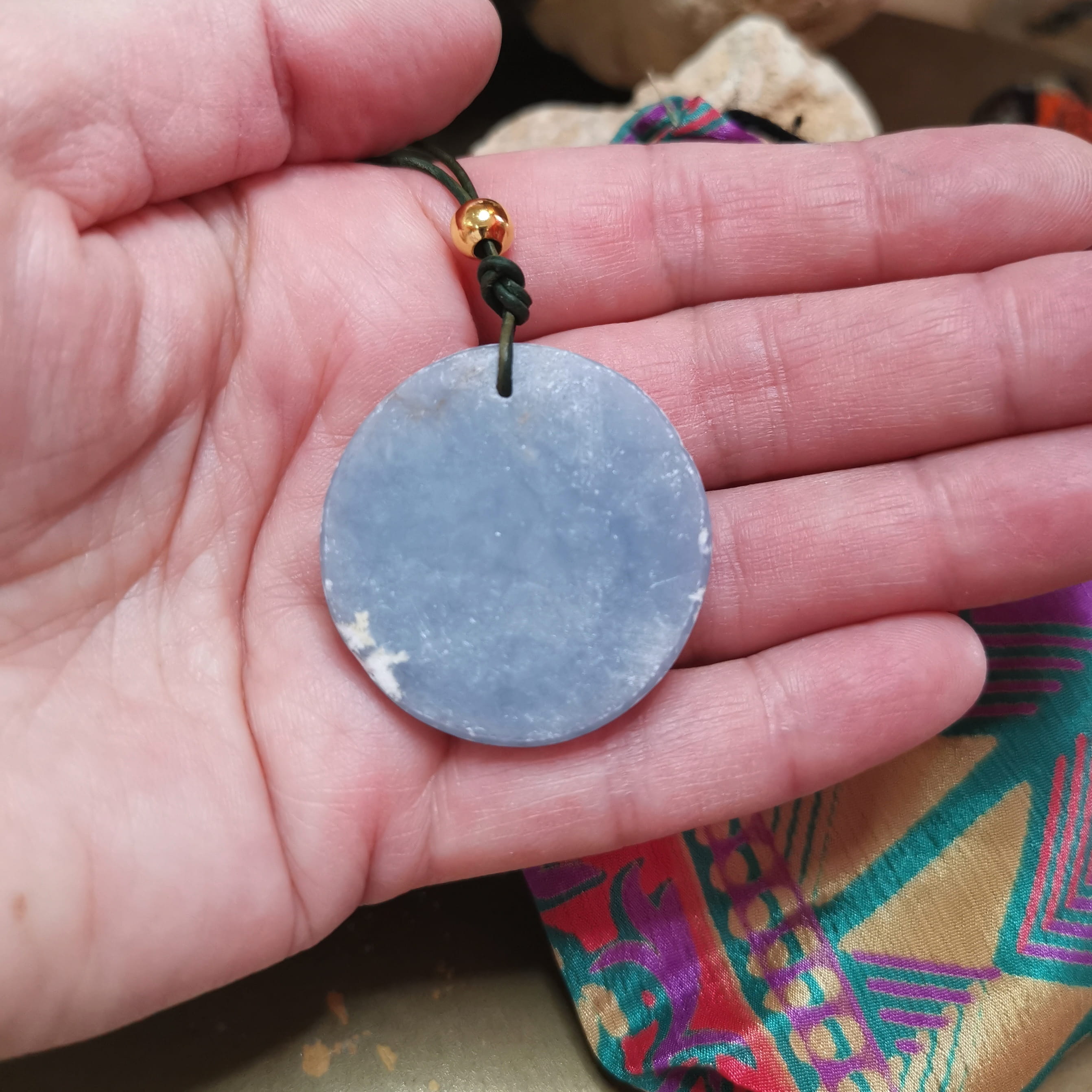 Collar de loto con gema angelita Karma: consagrado para la paz, la confianza y la claridad espiritual.