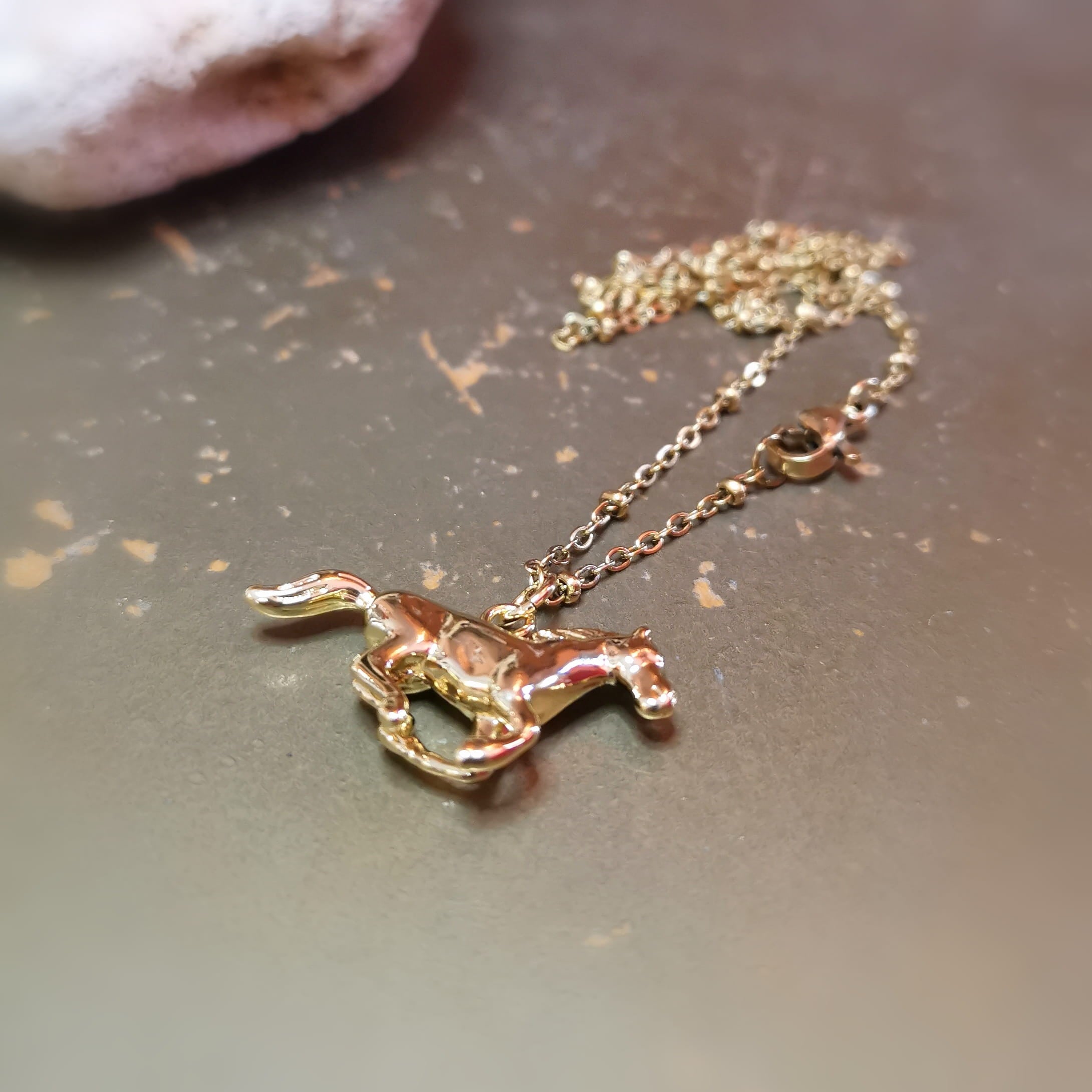 Pferd Krafttier Kette – Feuerpferd Talisman für Kraft, Freiheit & Ausdauer