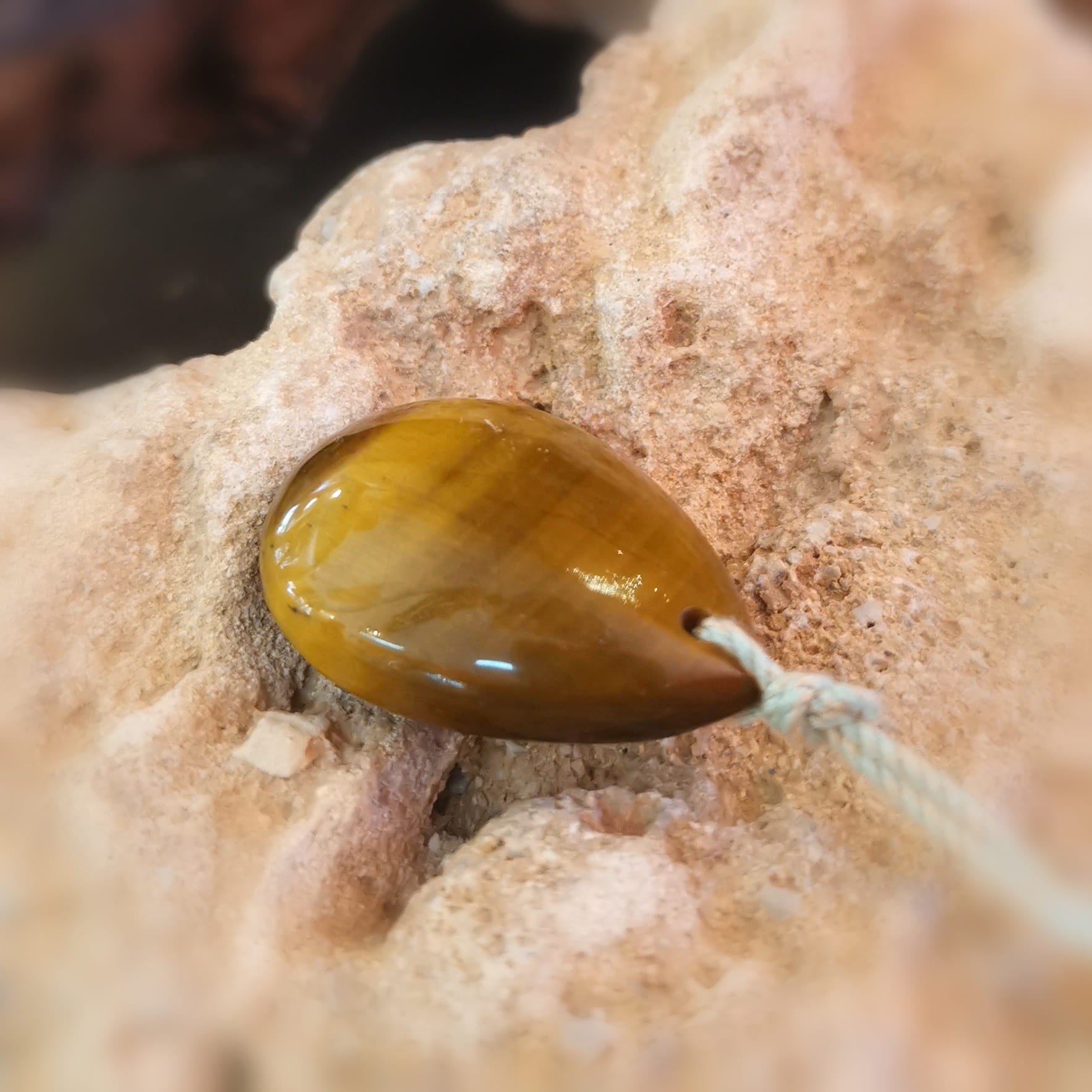 Tigerauge Edelstein Yoga Karma Edelstein Kette – geweiht für Mut, Fokus & innere Stärke