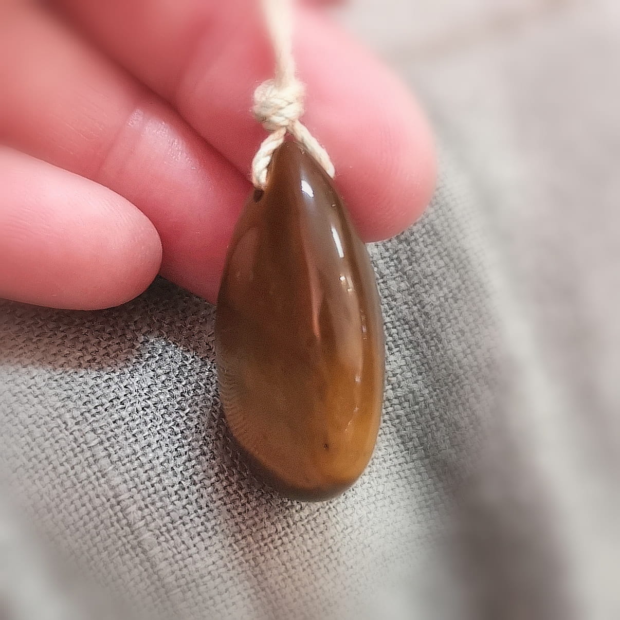 Tigerauge Edelstein Yoga Karma Edelstein Kette – geweiht für Mut, Fokus & innere Stärke