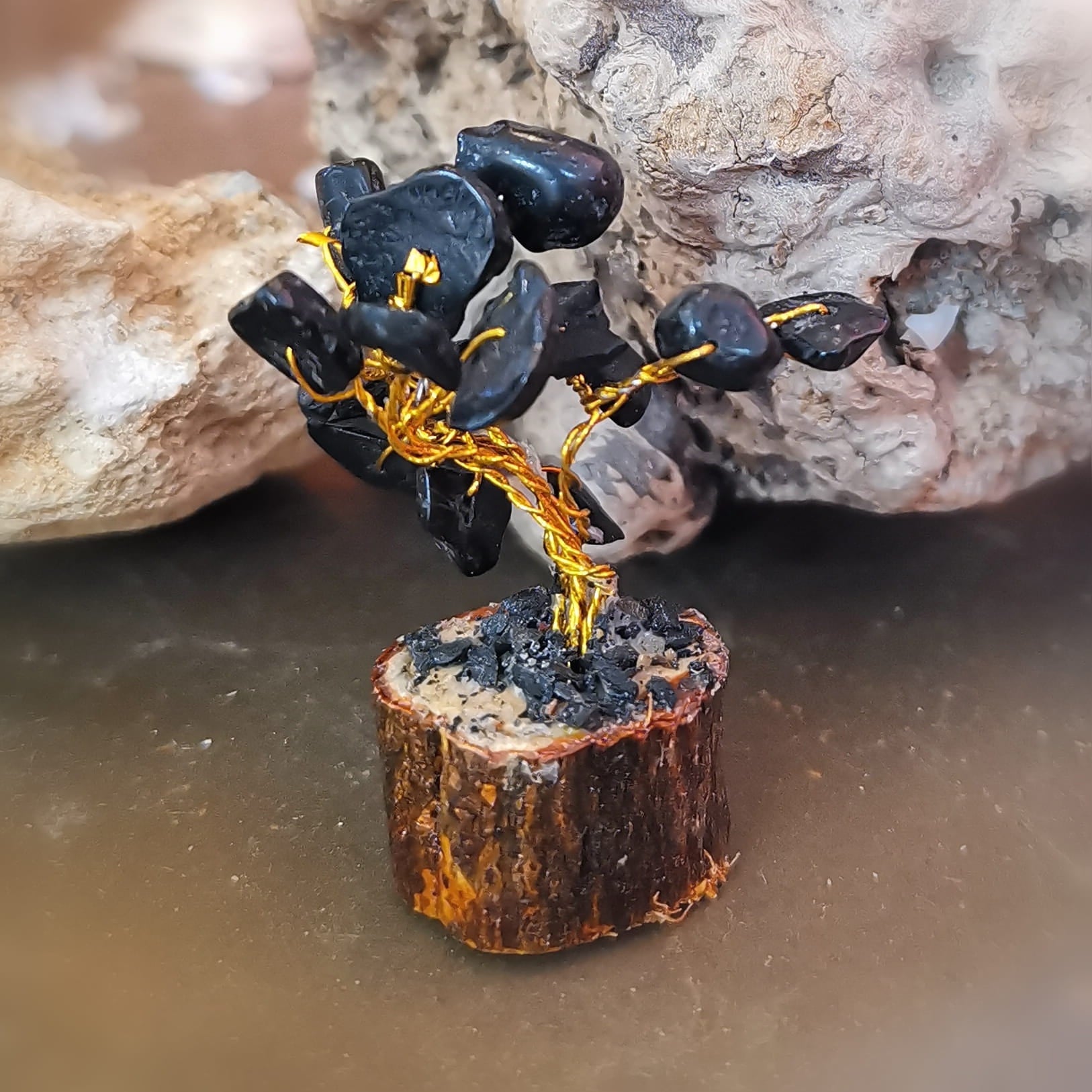 Turmalin Edelstein Kraftbaum – geweiht für Schutz, Erdung & Stabilität