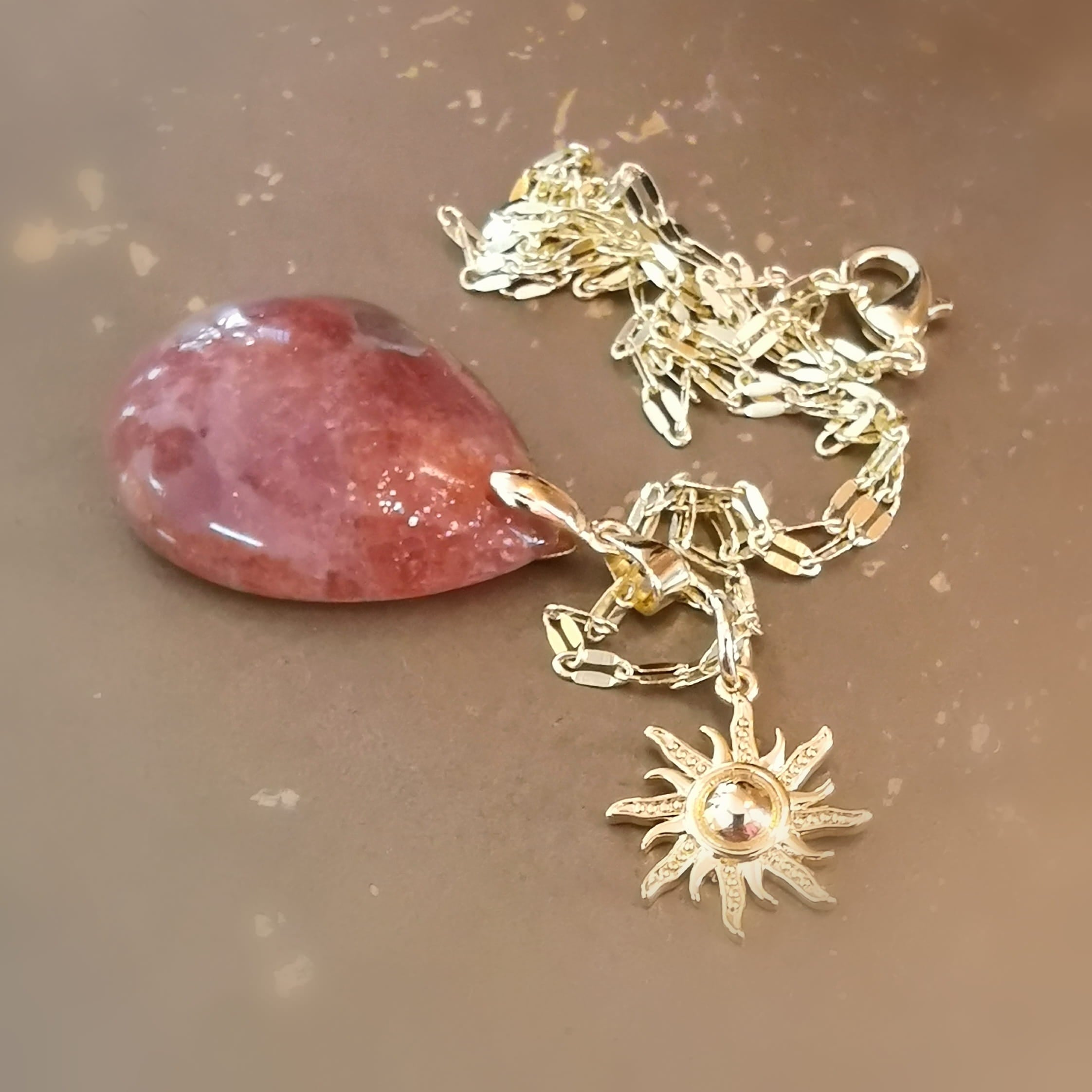 Sonnenstein Edelstein Yoga Karma Kette – geweiht für Lebensfreude & Selbstvertrauen