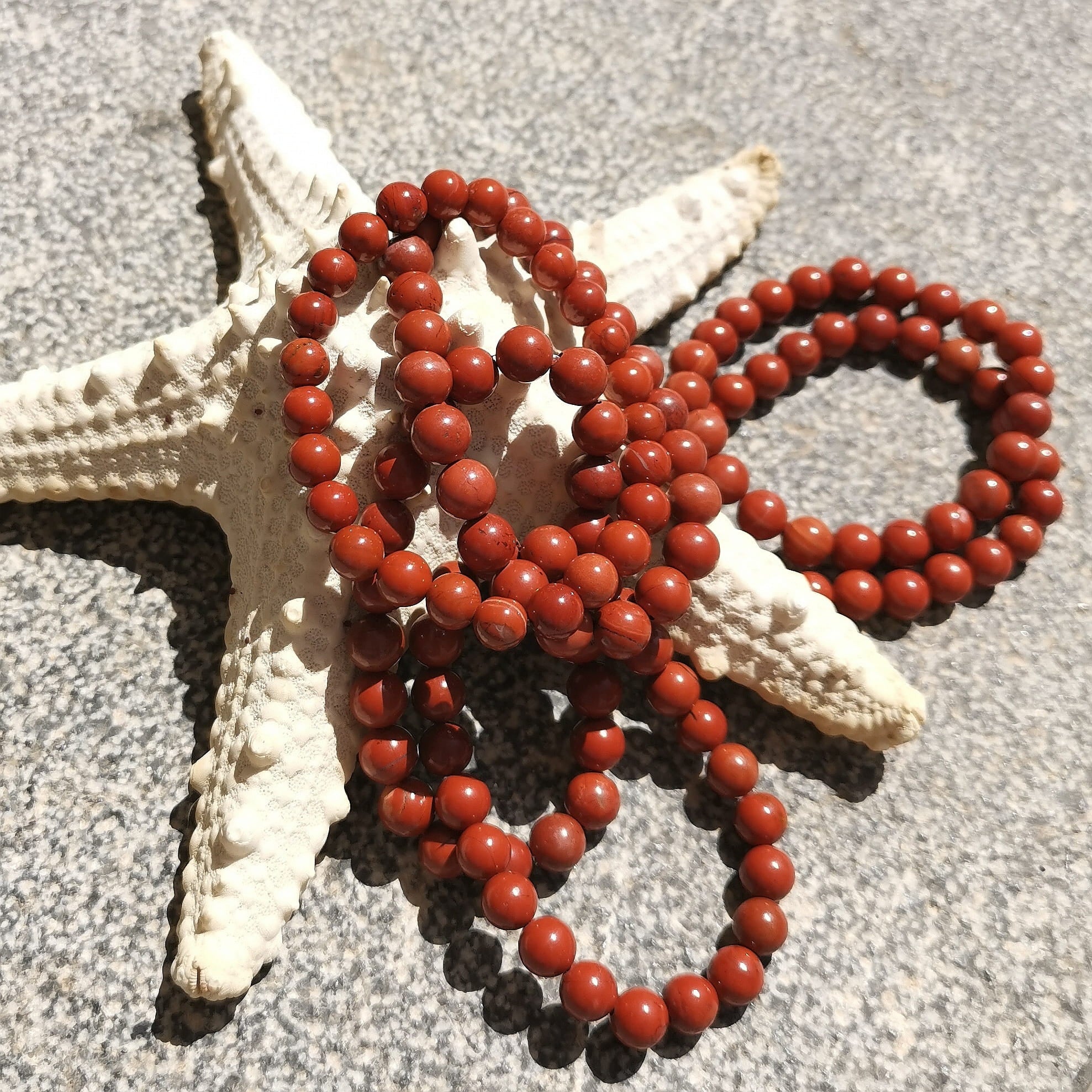 Roter Jaspis Edelstein Yoga Armband 8 mm – geweiht für Erdung, Mut & Wurzelchakra Kraft