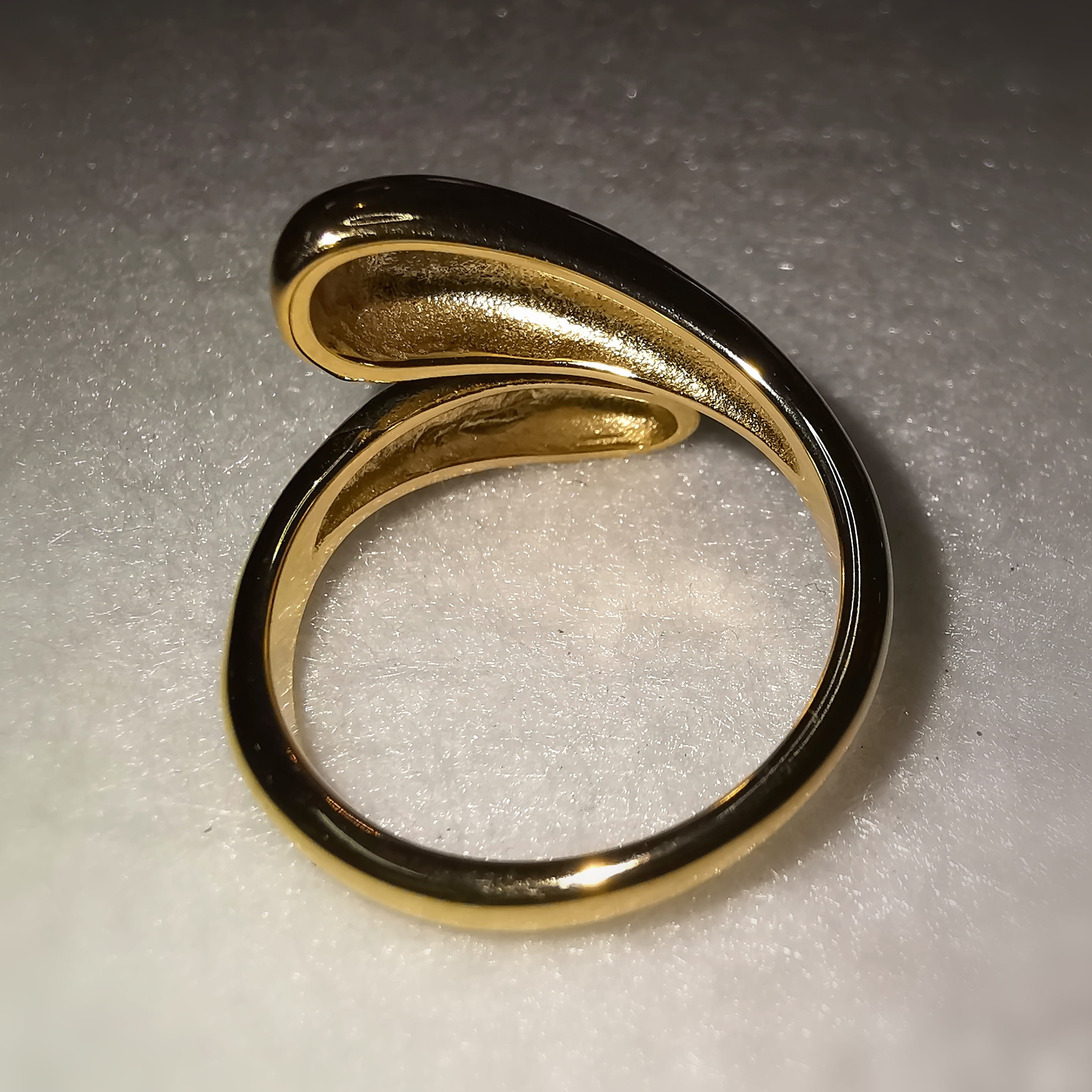 Spiralring 18 Karat vergoldet – fließende Formen & Boho - Vertrauen, Leichtigkeit