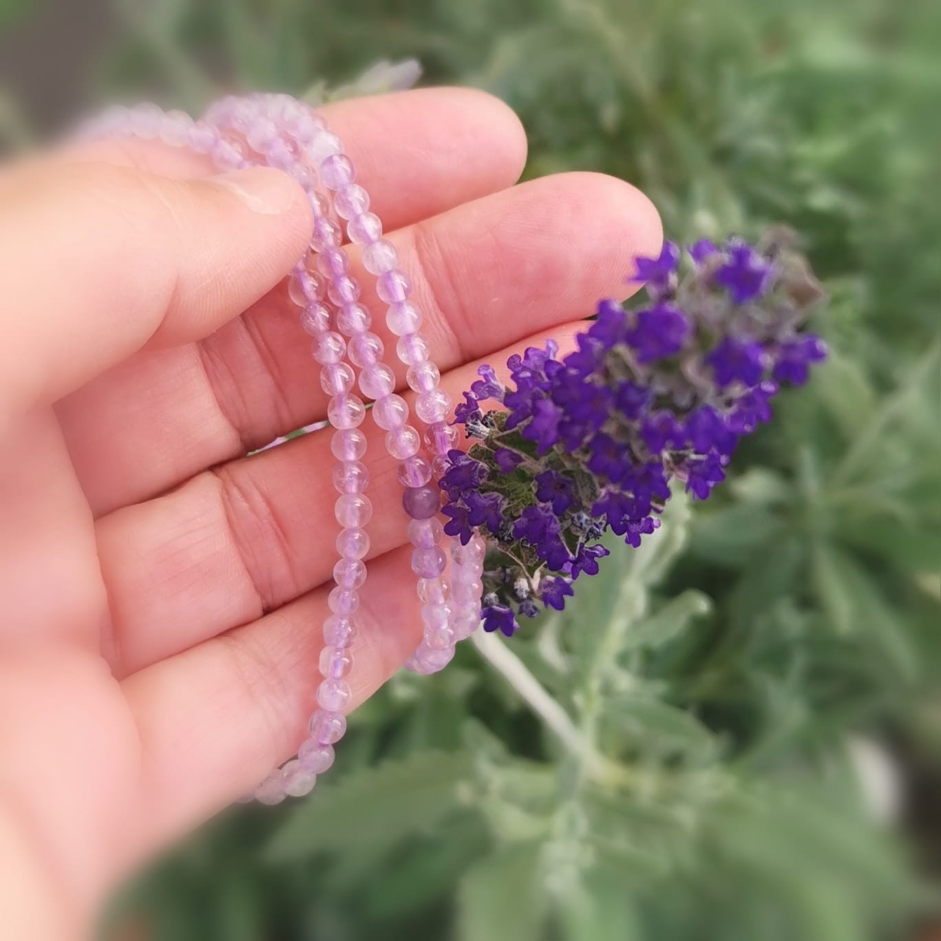 Lavendel Amethyst Karma Yoga Edelstein Armband – geweiht für Harmonie, Ruhe & Intuition