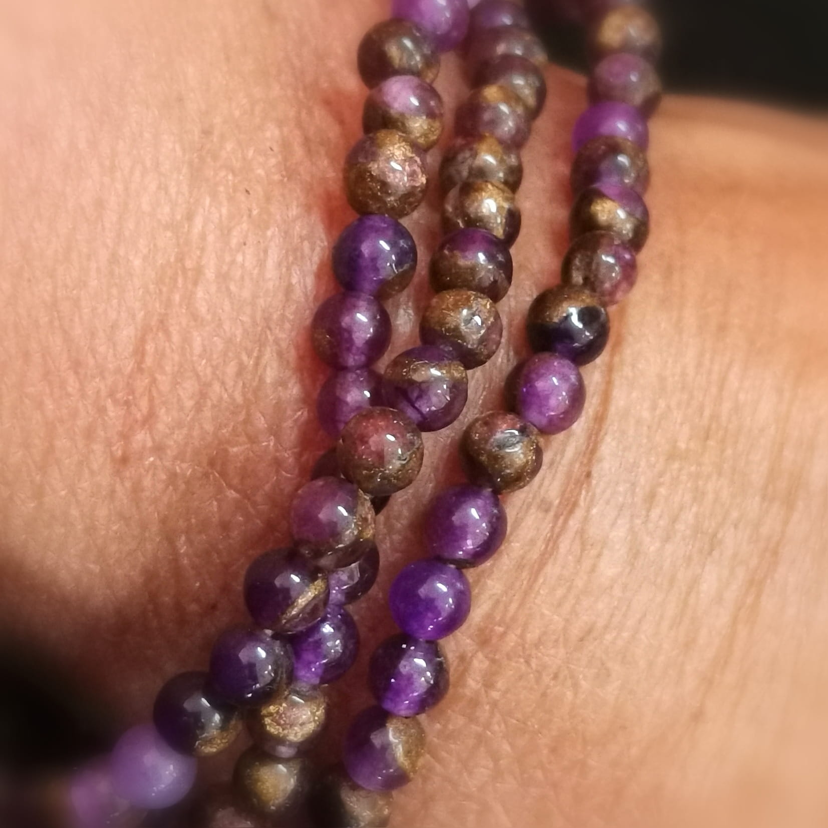 Lila Jaspis Yoga Karma Armband – geweiht für innere Stärke, Gelassenheit & Bewusstsein