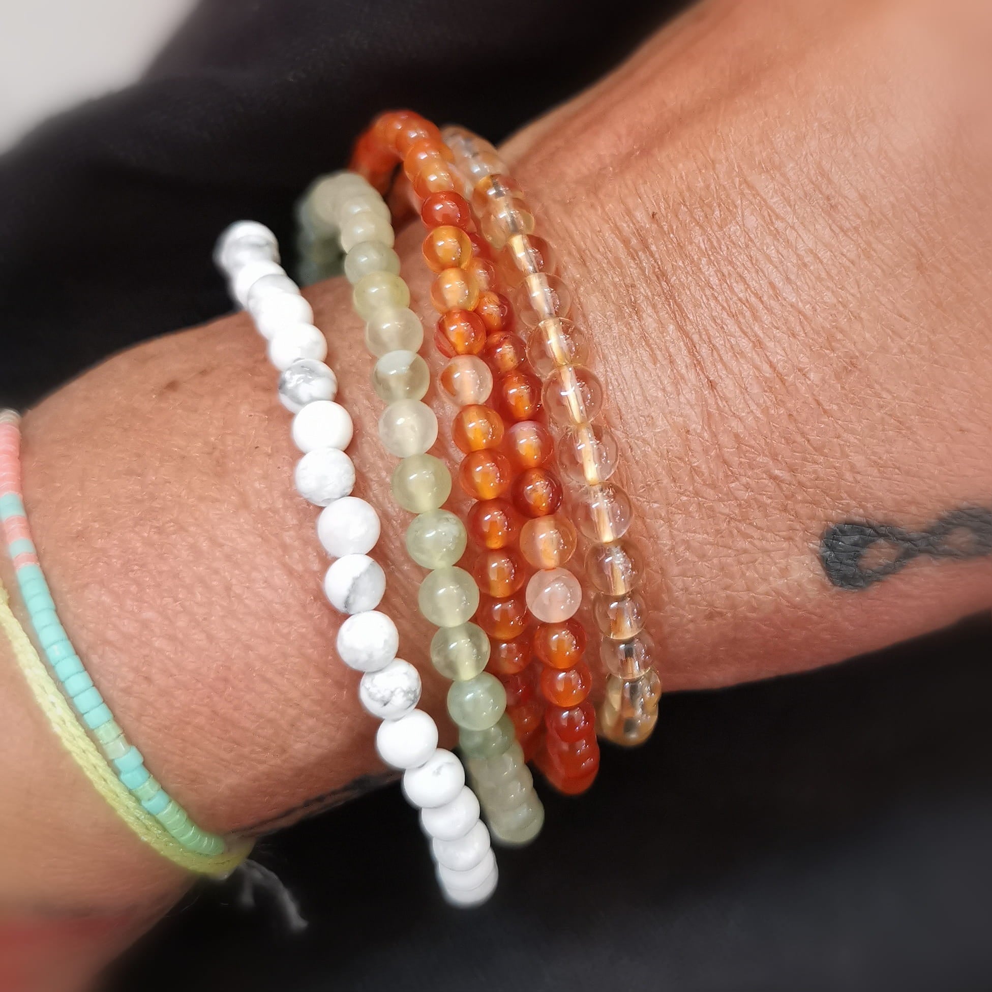 Howlith Edelstein Karma Yoga Armband – geweiht für Gelassenheit, Achtsamkeit & inneren Frieden