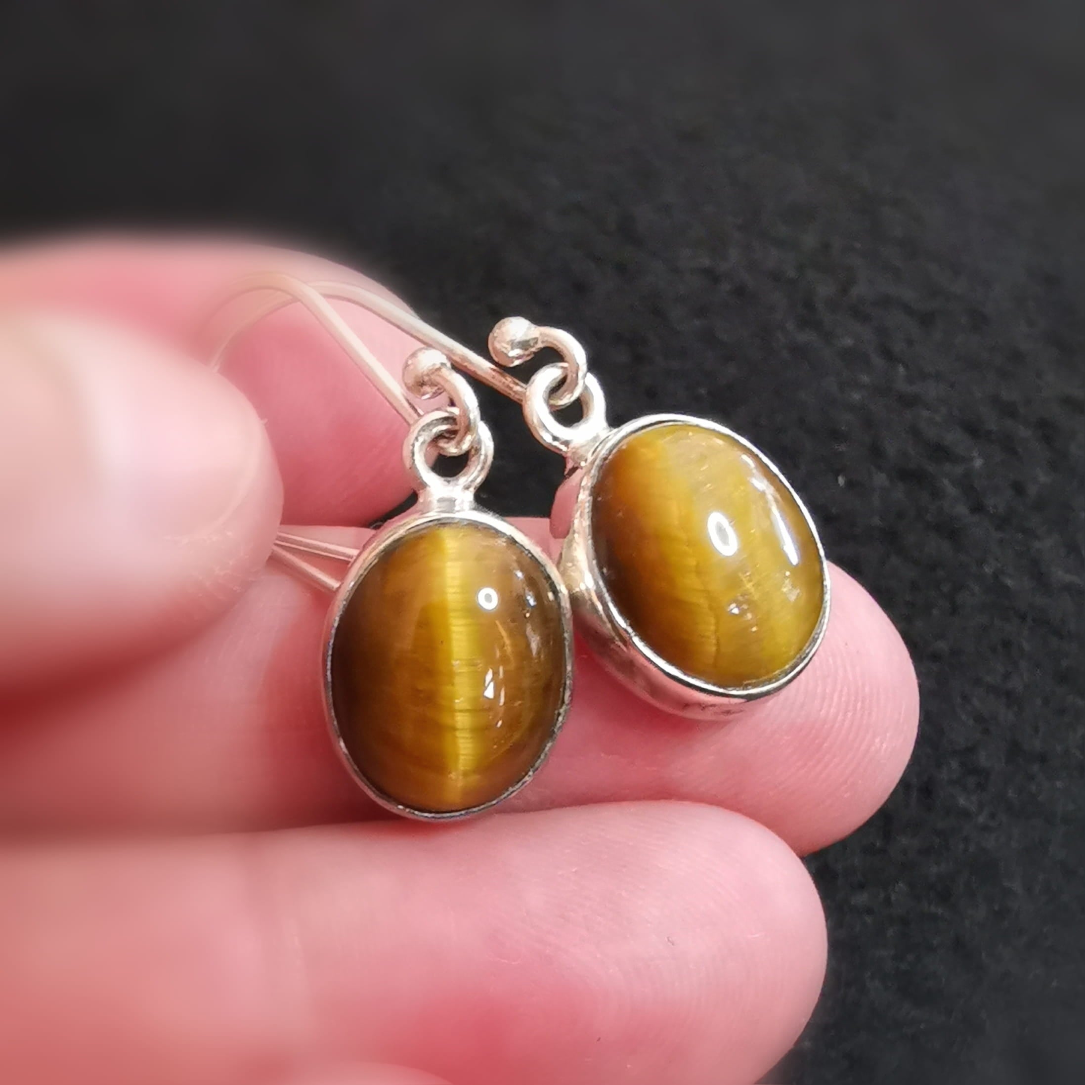 Tigerauge Edelstein Ohrringe oval – Mut, Harmonie & innere Stärke