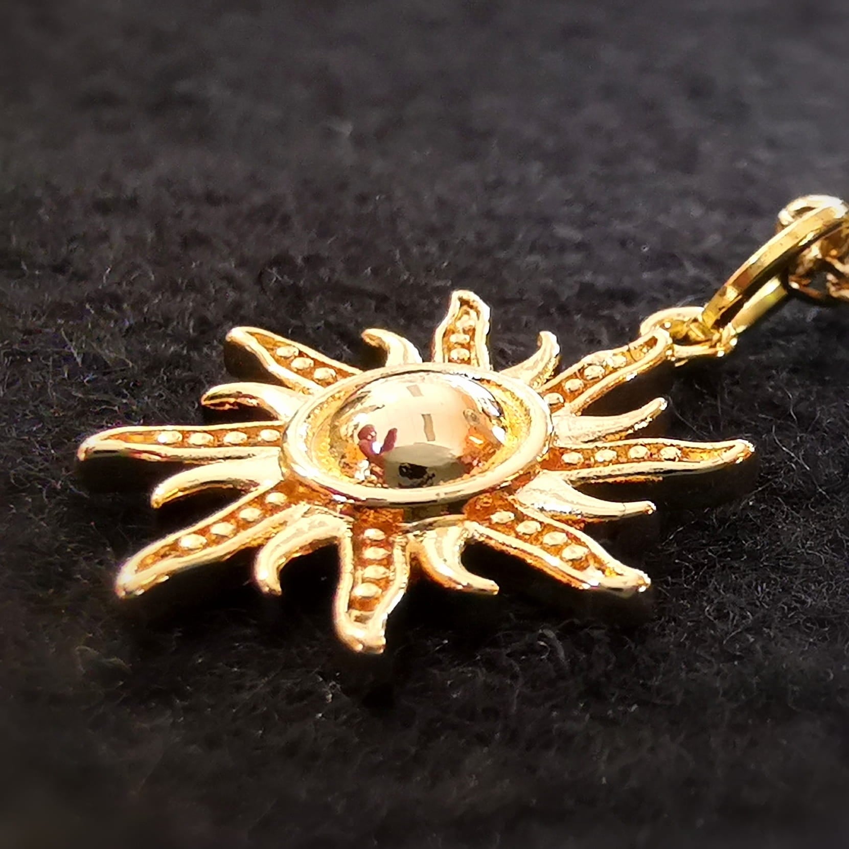 Sonne in Flammen Yoga Energie Kette Gold Edelstahl – geweiht für Erneuerung, Lebensfreude & innere Kraft