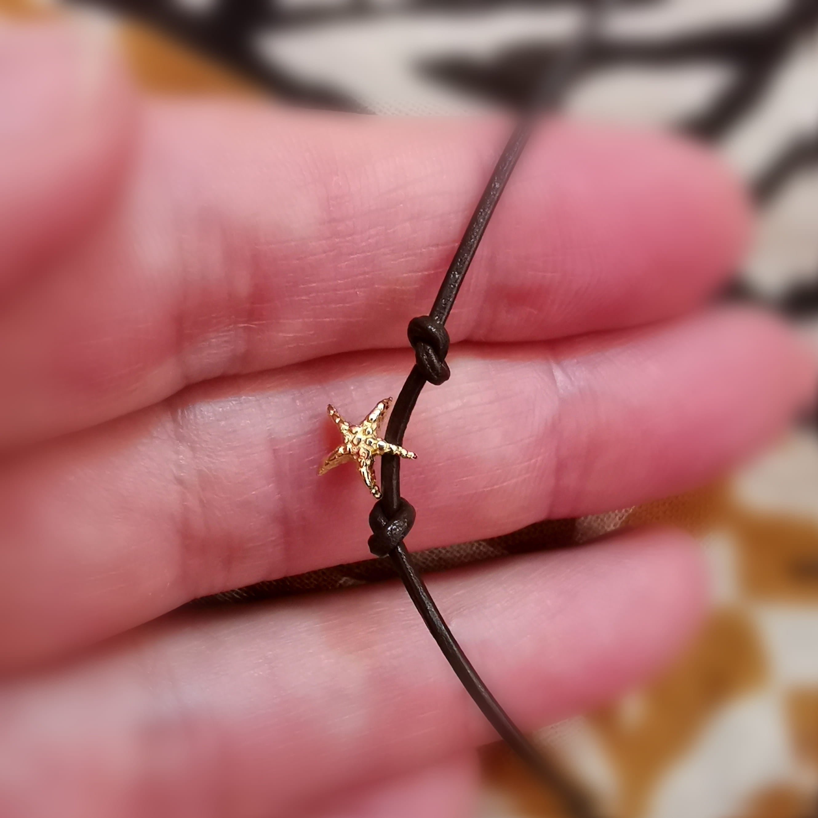 Gold Seestern Leder Yoga Armband – geweiht für Freiheit, Vertrauen & Lebensfreude