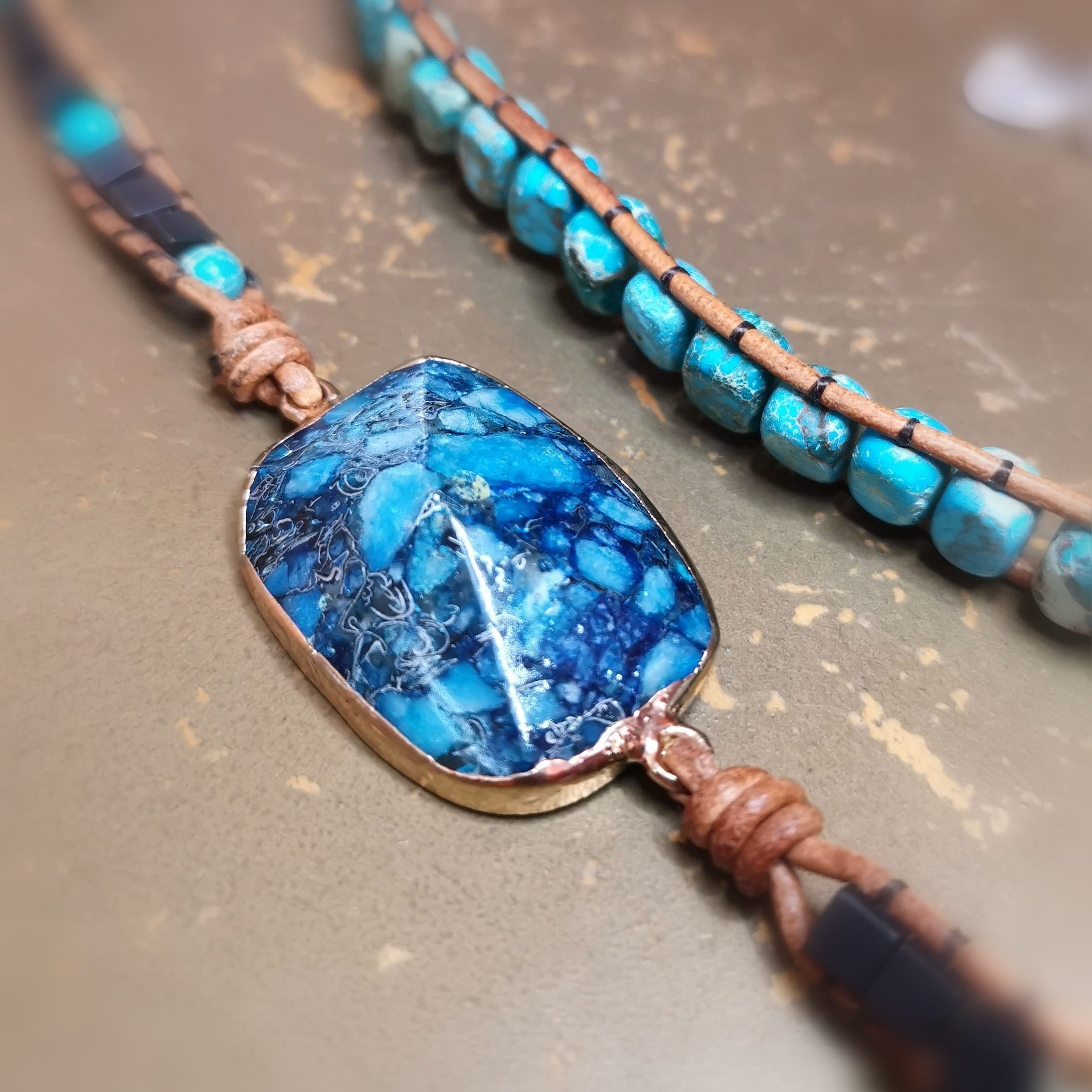 Türkis Hämatit Edelstein Boho Wickelarmband – geweiht für Schutz, Freiheit & innere Stärke