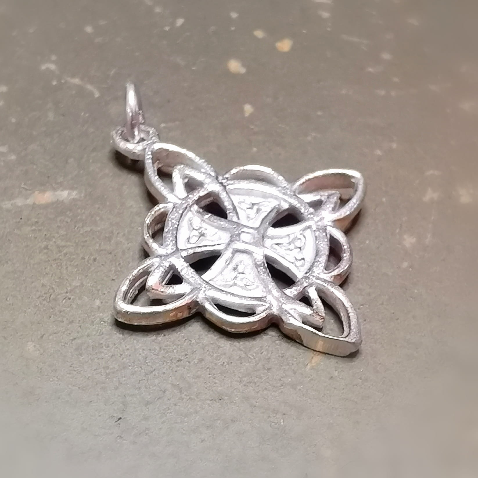 Hexenknoten Sterlingsilber Anhänger – #Mystik Schutz & Intuition