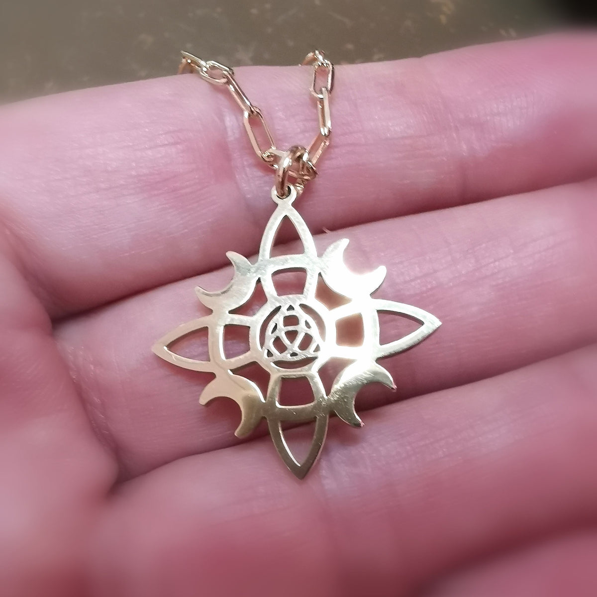 Hexenknoten Karma Kette Gold – Schutz, Intuition & magische Kraft