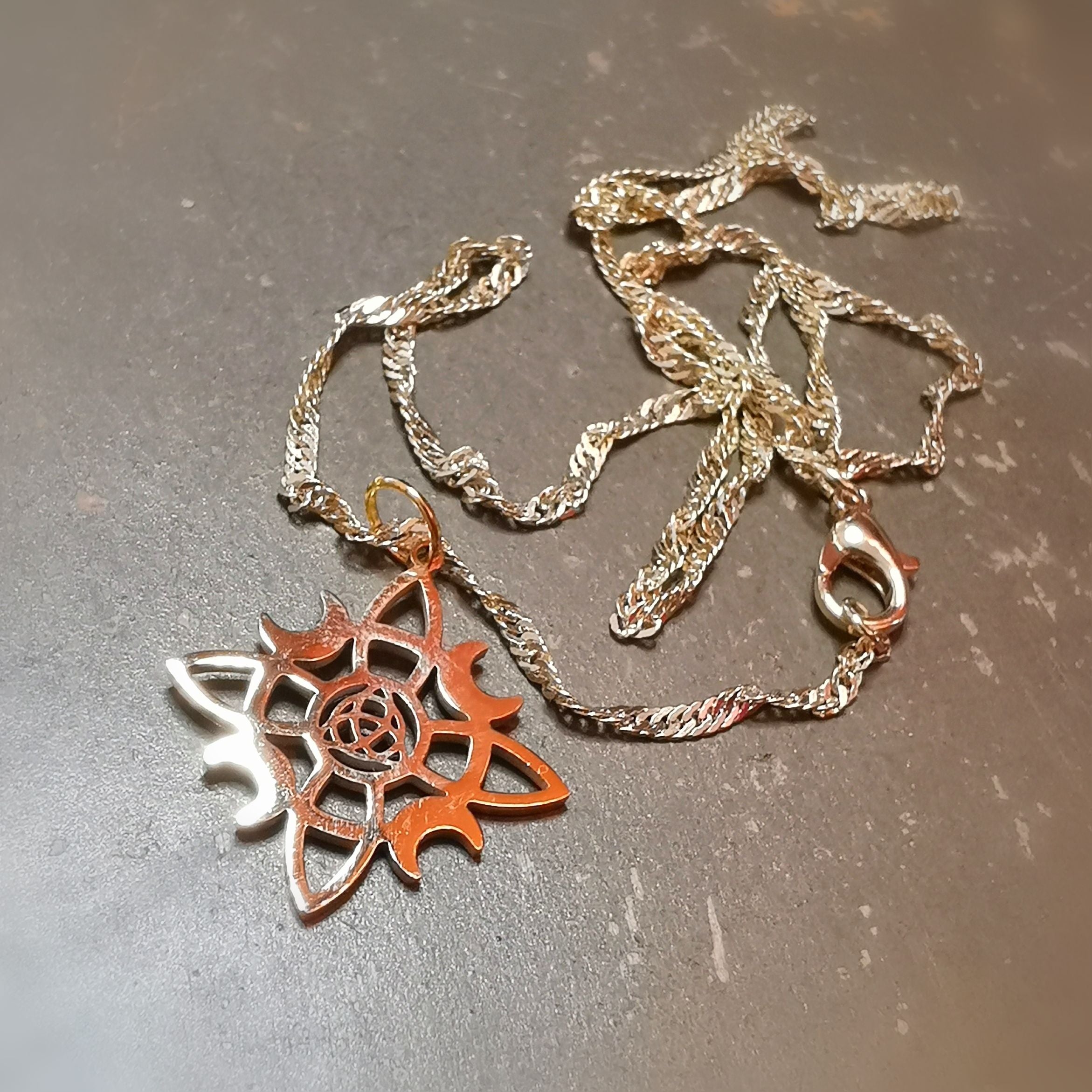 Hexenknoten Karma Kette Gold – Schutz, Intuition & magische Kraft