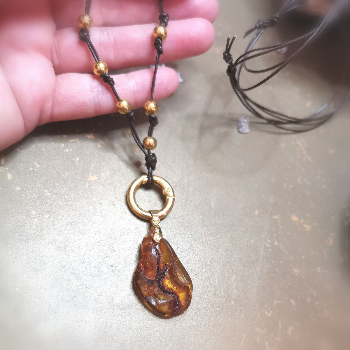 Bernstein Leder Gold Edelstahl Karma Kette – Lebensfreude, Energie & Solarplexus Chakra