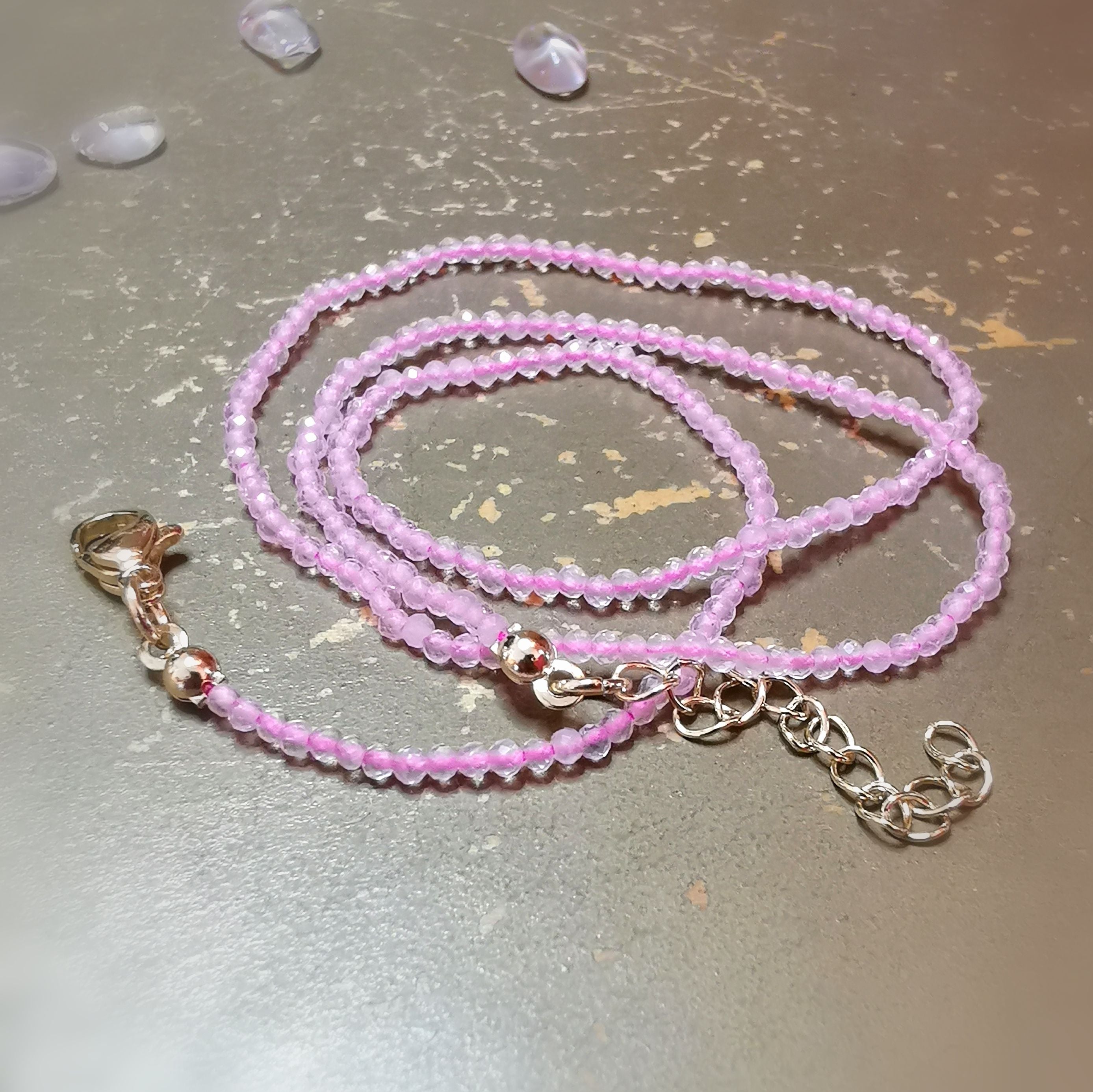 Rosenquarz Edelstein Kette zart facettiert – Liebe, Harmonie & Herzenergie