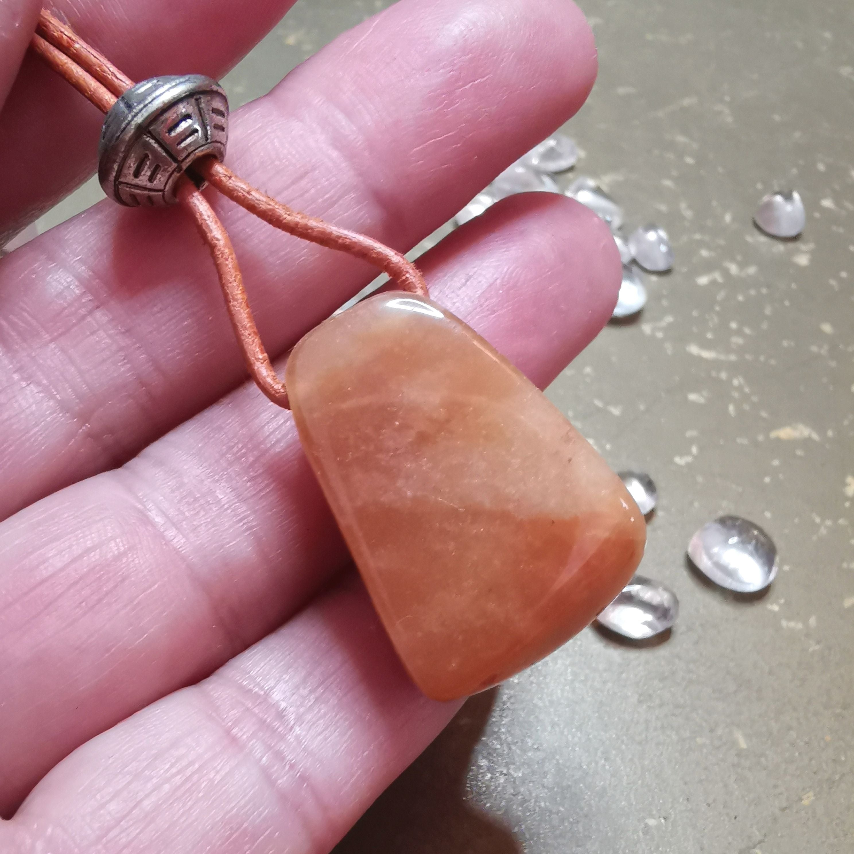 Sardonyx Edelstein Leder Kette – Stärke, Selbstvertrauen & Erdung
